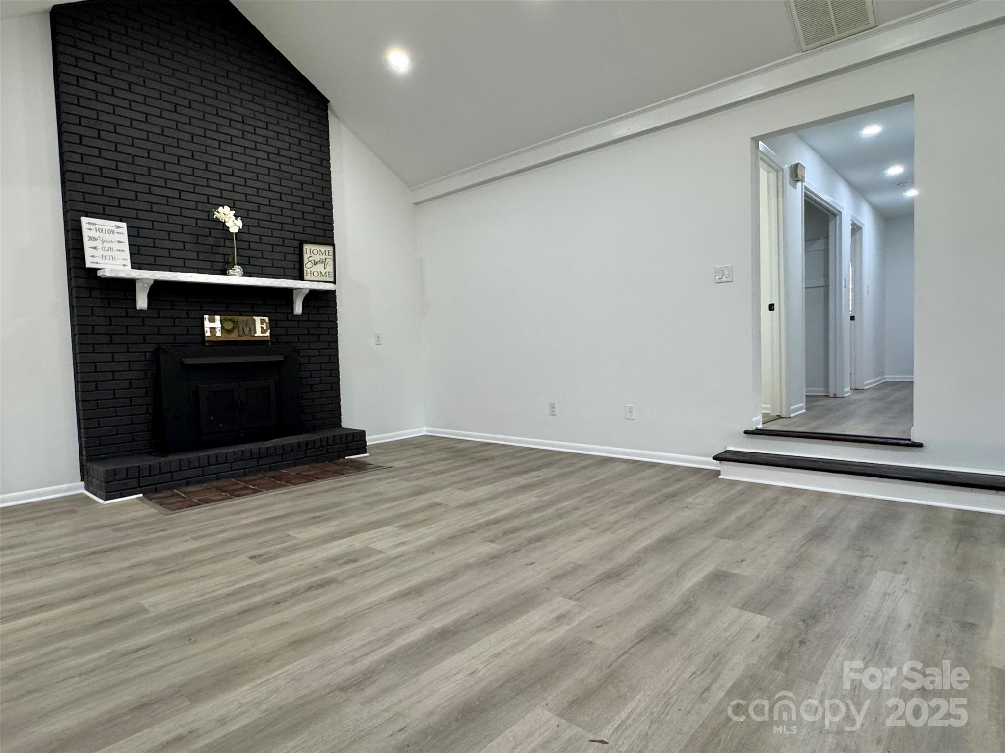 425 Acorn Oaks Drive Property Photo 10