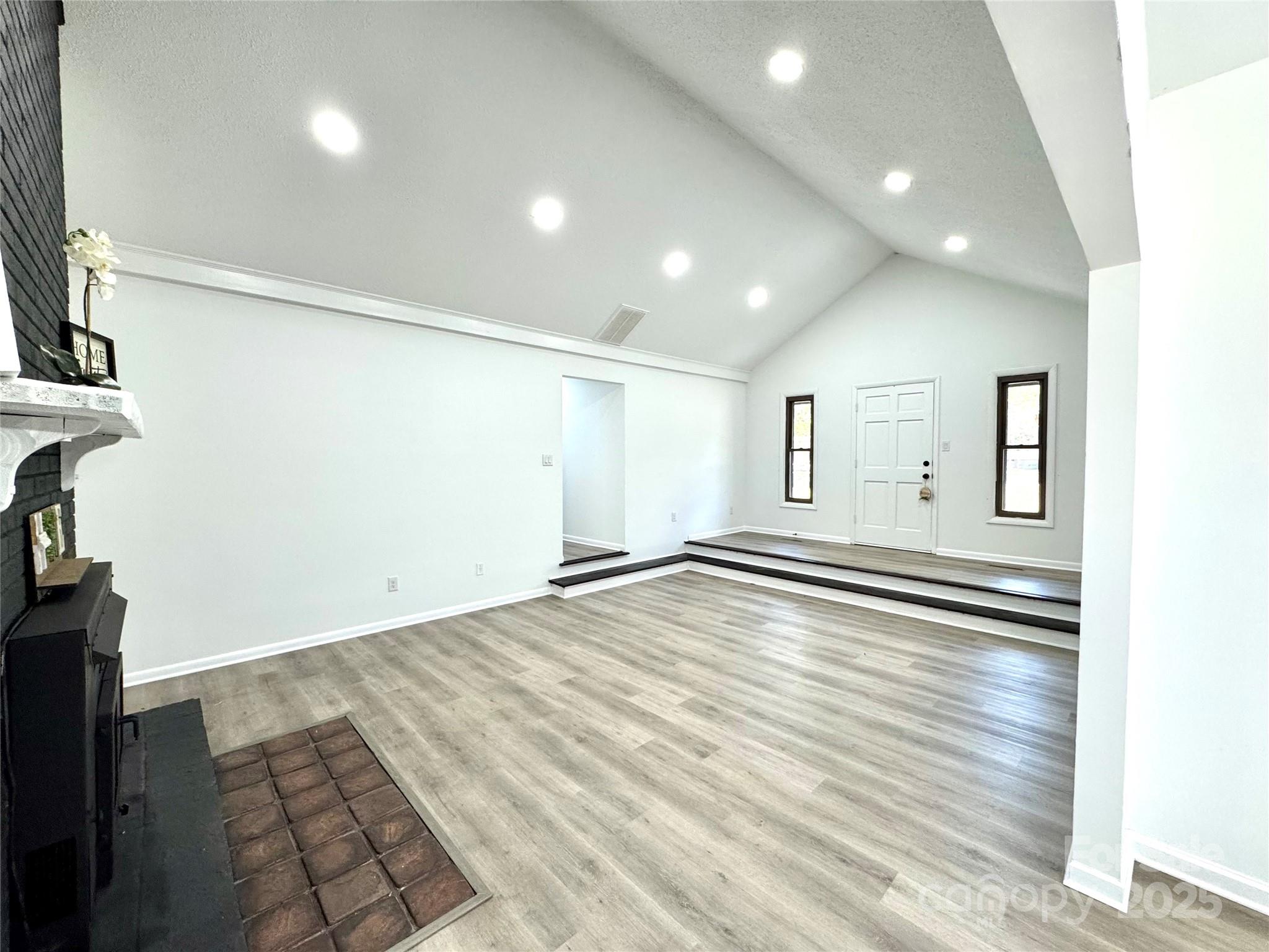 425 Acorn Oaks Drive Property Photo 11