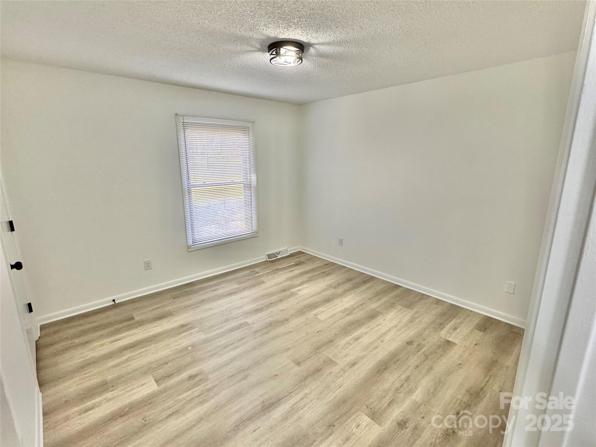 425 Acorn Oaks Drive Property Photo 16