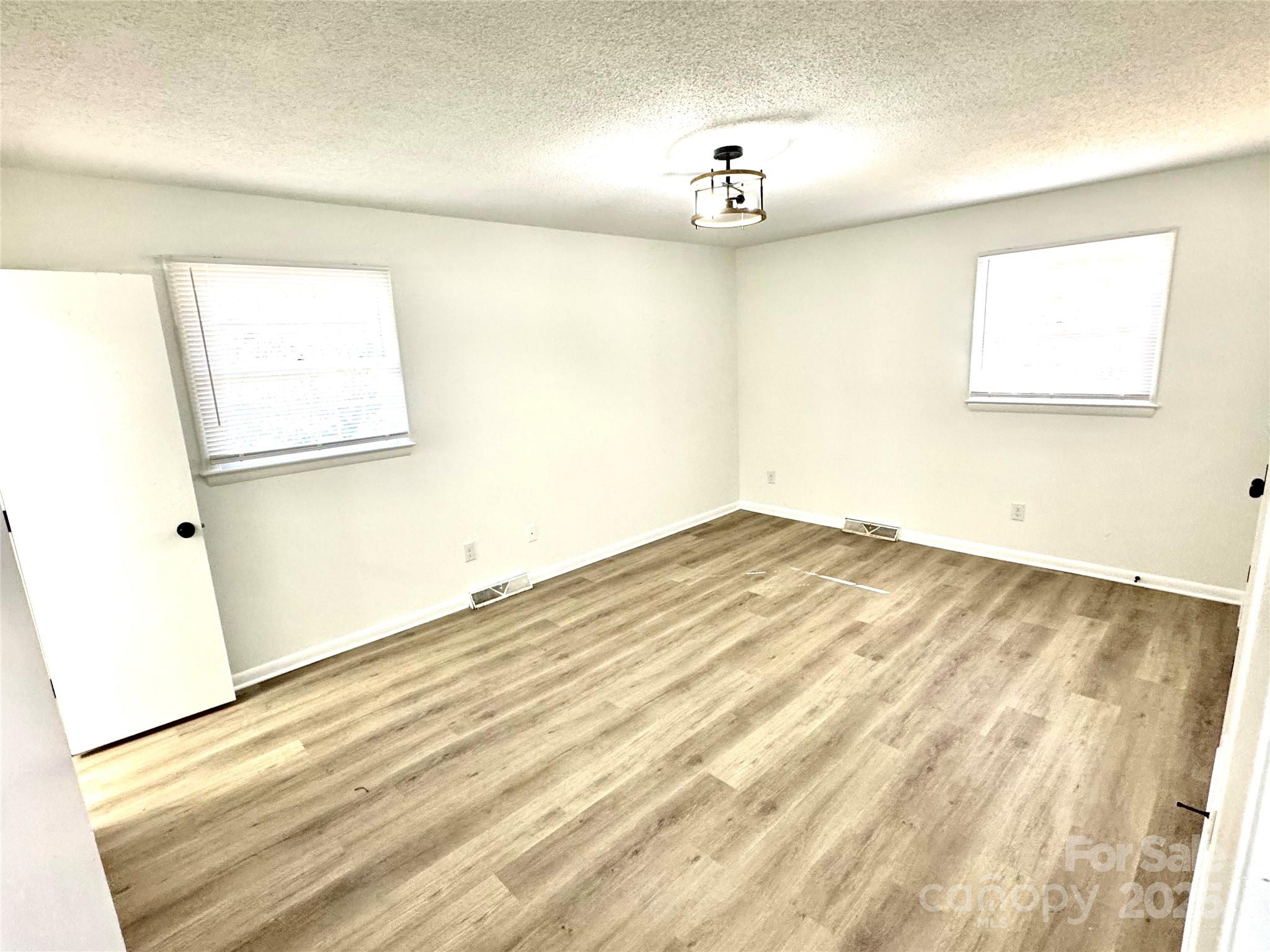 425 Acorn Oaks Drive Property Photo 17