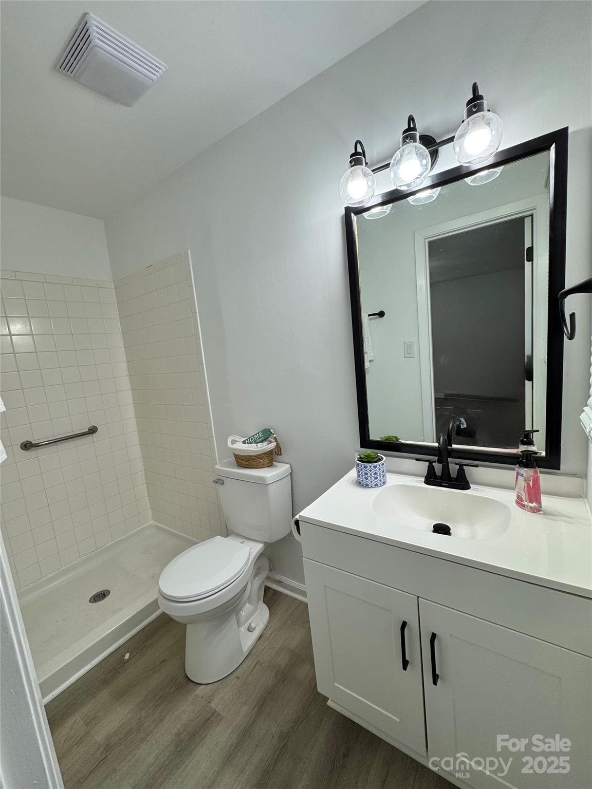 425 Acorn Oaks Drive Property Photo 18