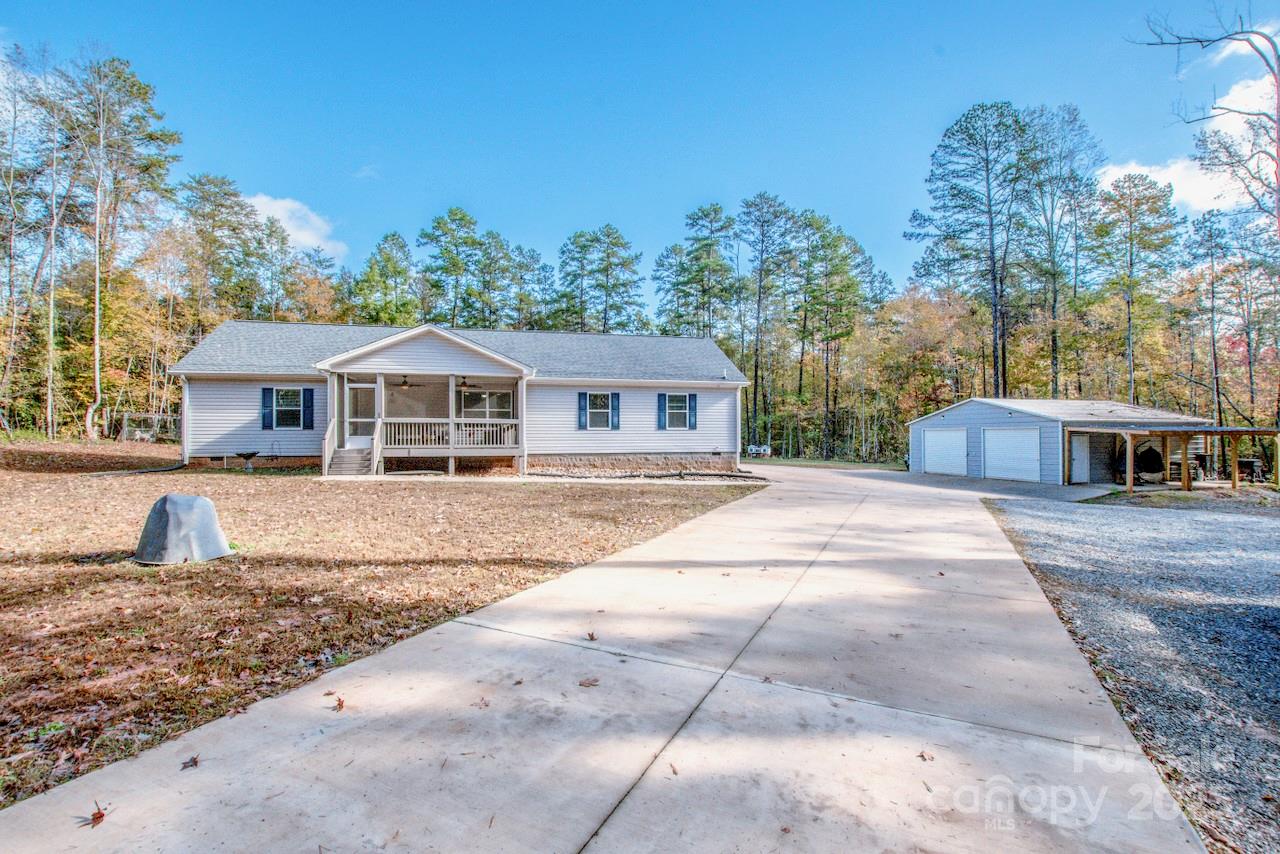 4901 Chapel Grove Road Property Photo 3