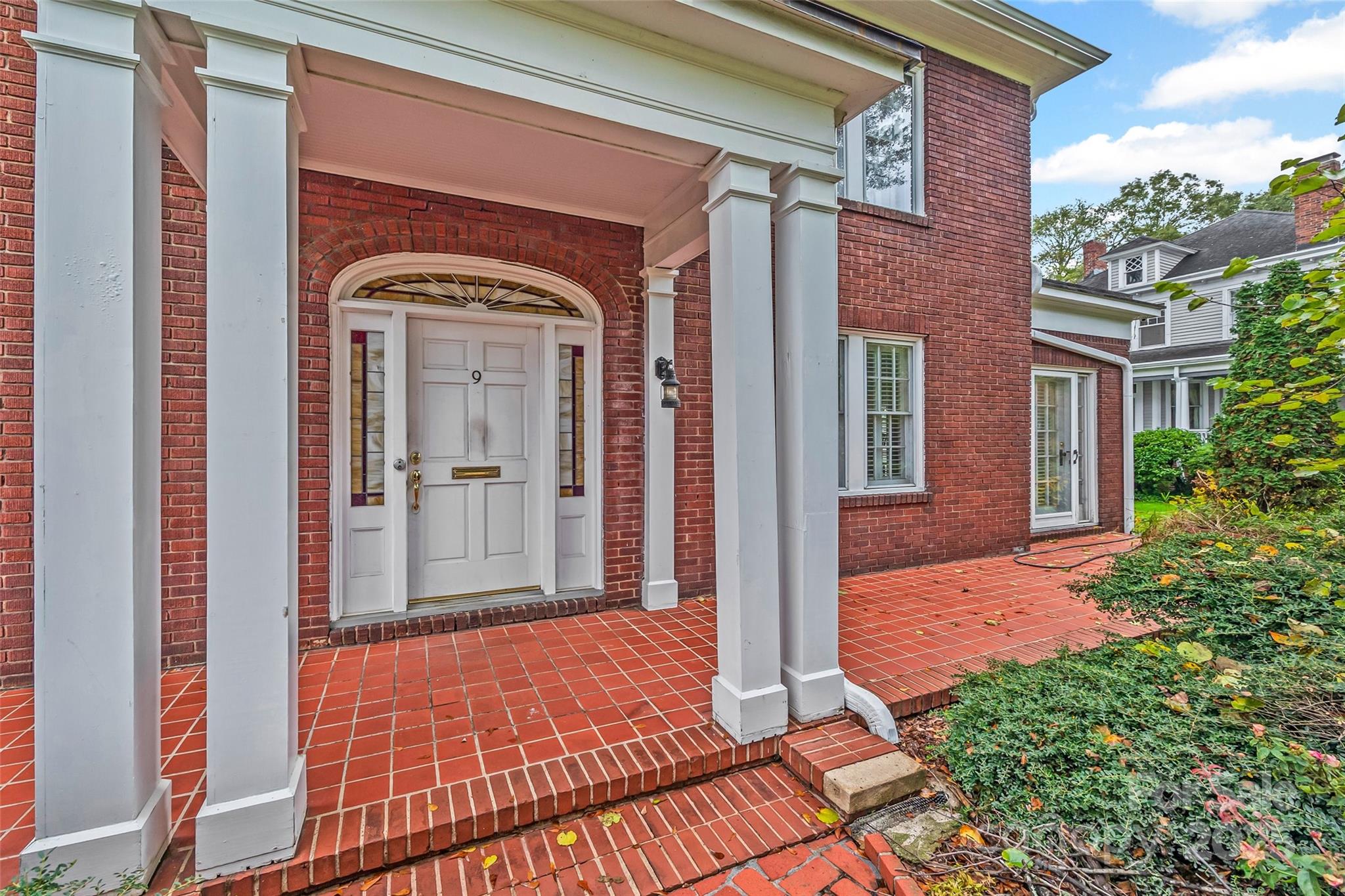 9 S Central Avenue Property Photo 2