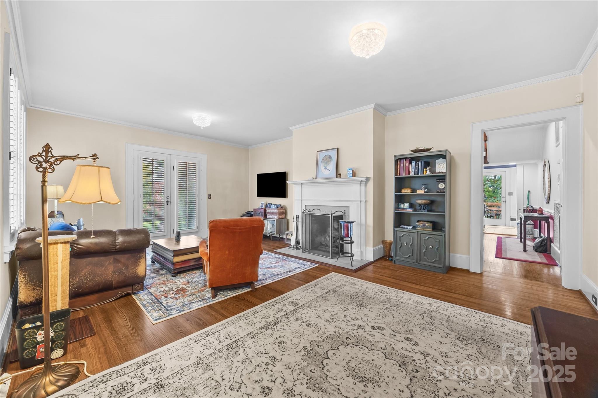 9 S Central Avenue Property Photo 4