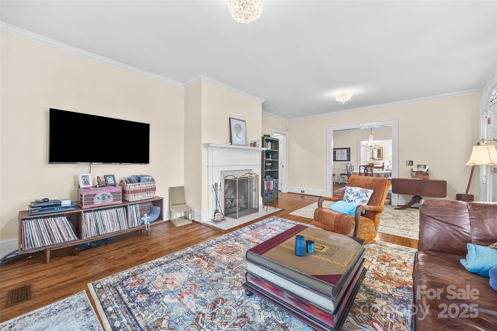 9 S Central Avenue Property Photo 6