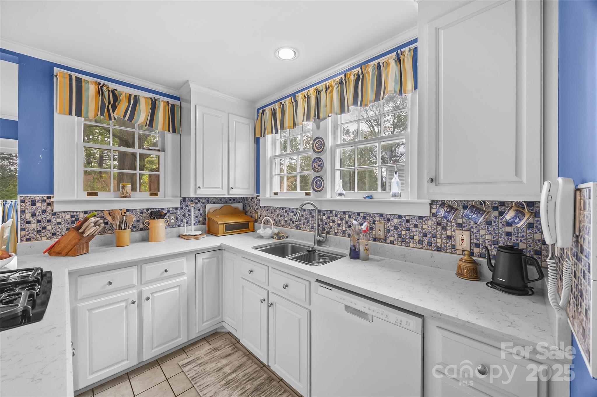 9 S Central Avenue Property Photo 11