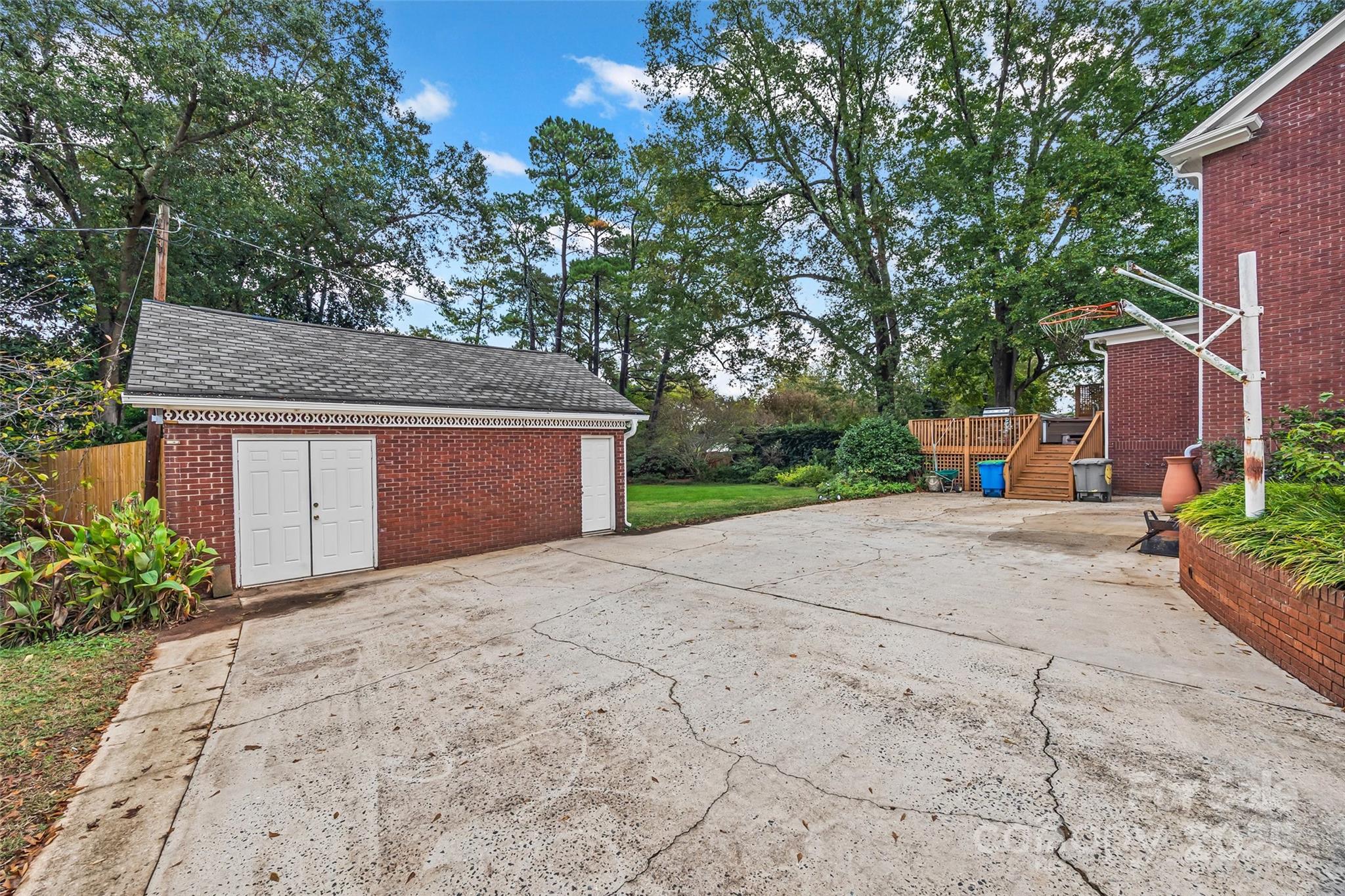 9 S Central Avenue Property Photo 34