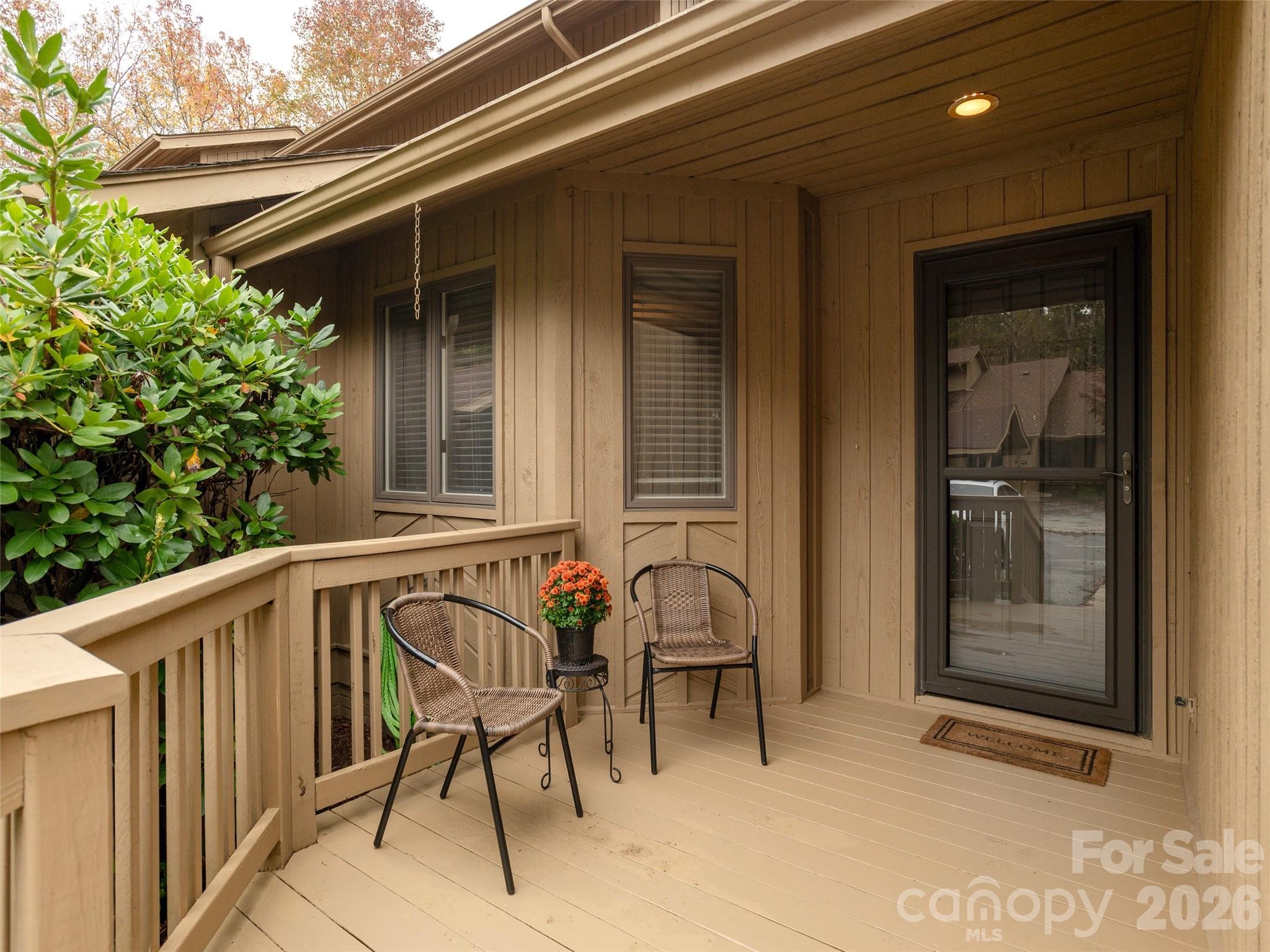 606 Red Oak Drive Property Photo 3