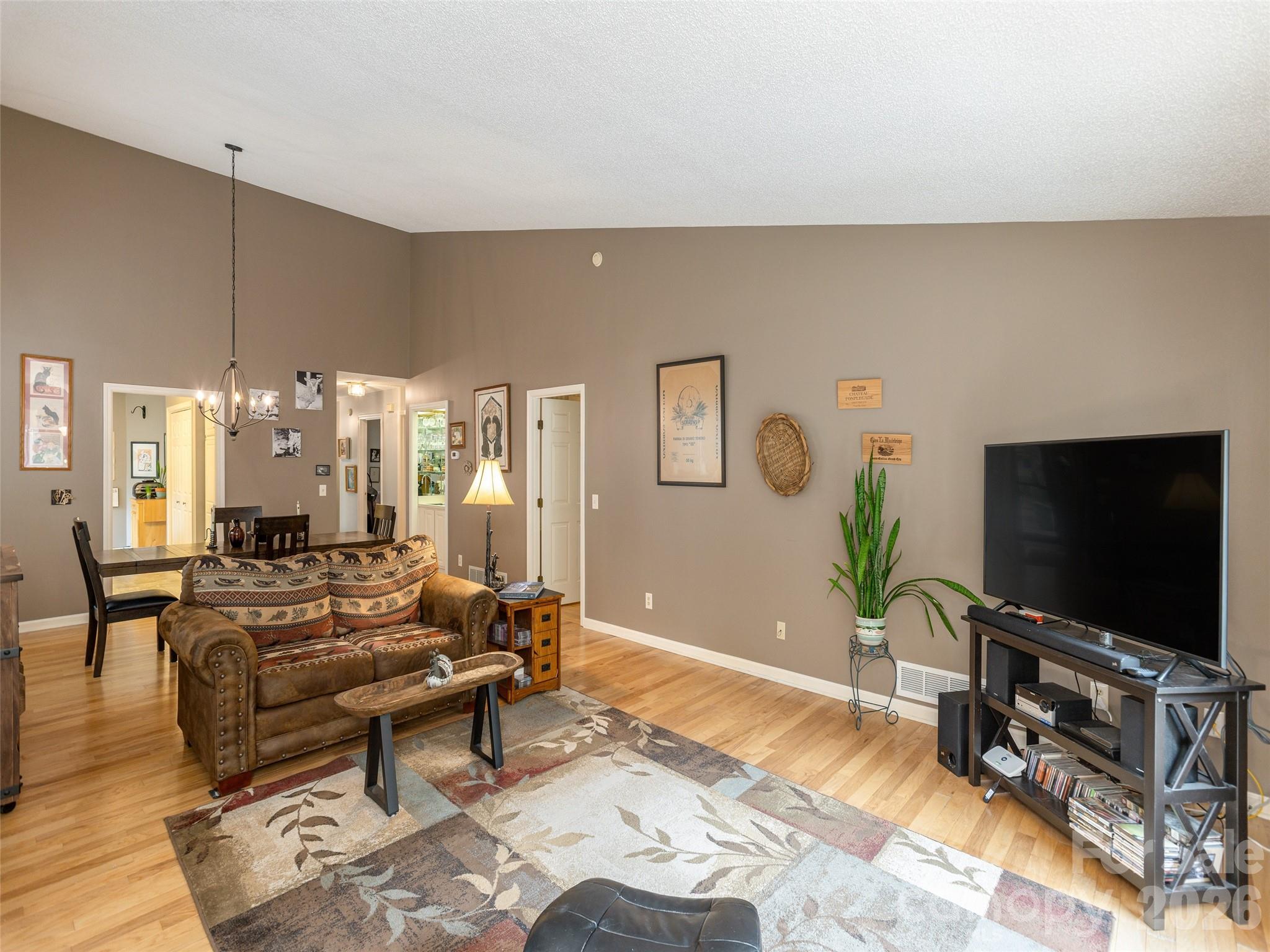 606 Red Oak Drive Property Photo 8