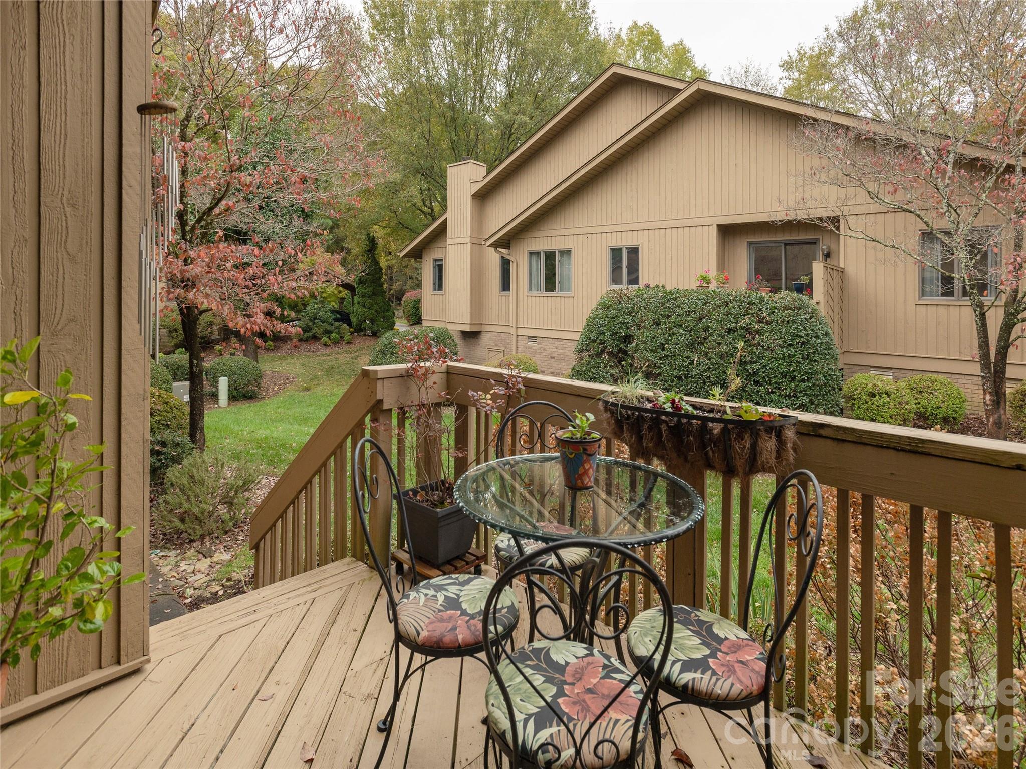 606 Red Oak Drive Property Photo 14