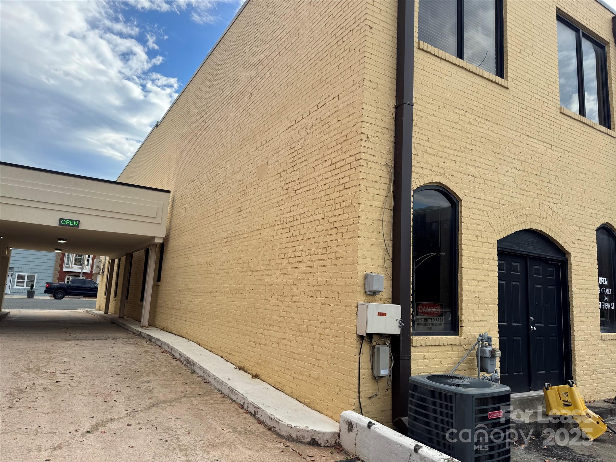 107 Jefferson Street Property Photo 3