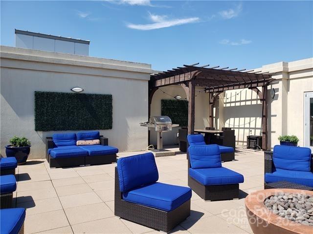 718 W Trade Street 203 Property Photo 13