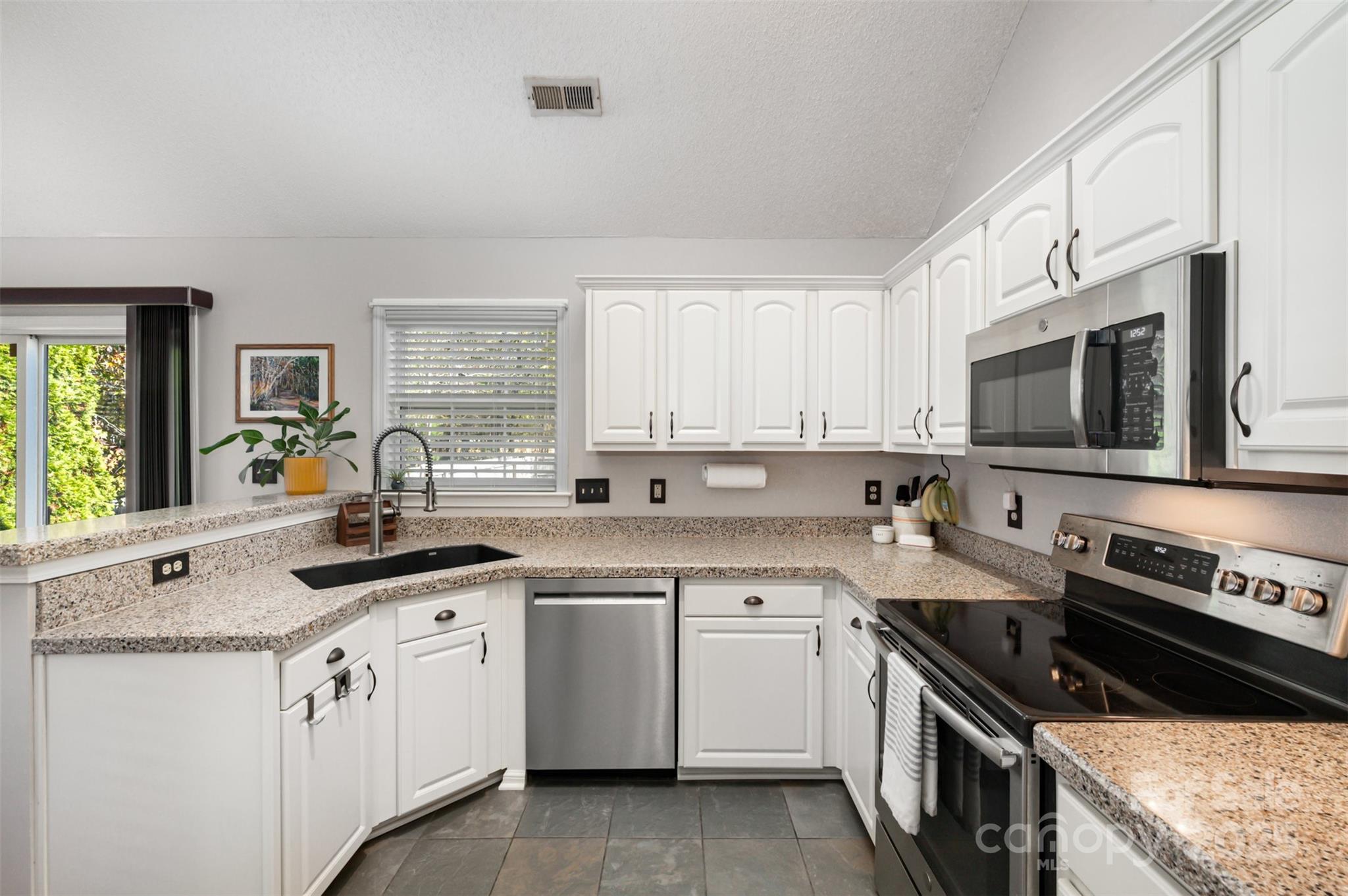 3811 Bent Creek Drive Property Photo 13