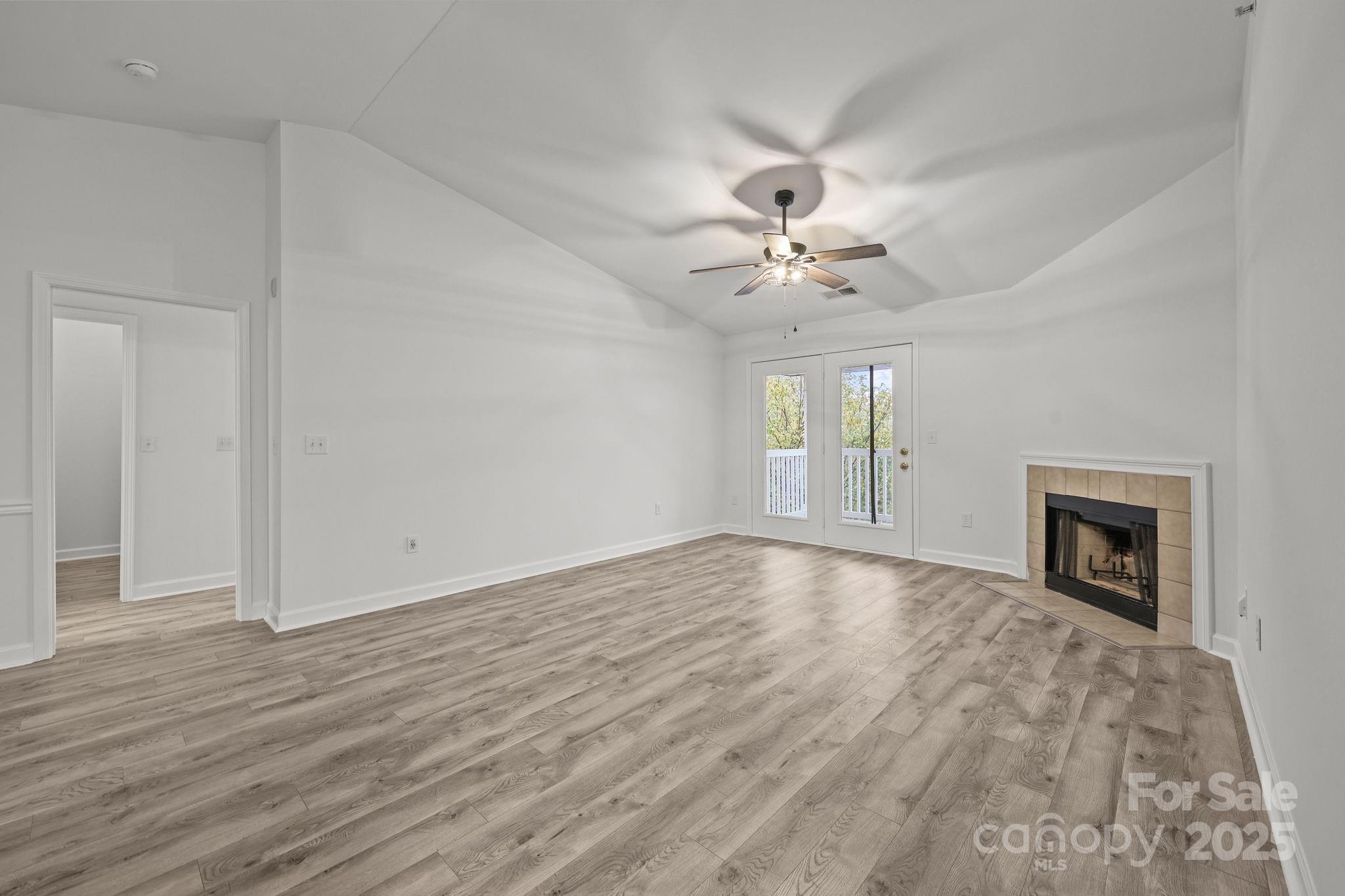 9950 Hyde Glen Court Property Photo 2