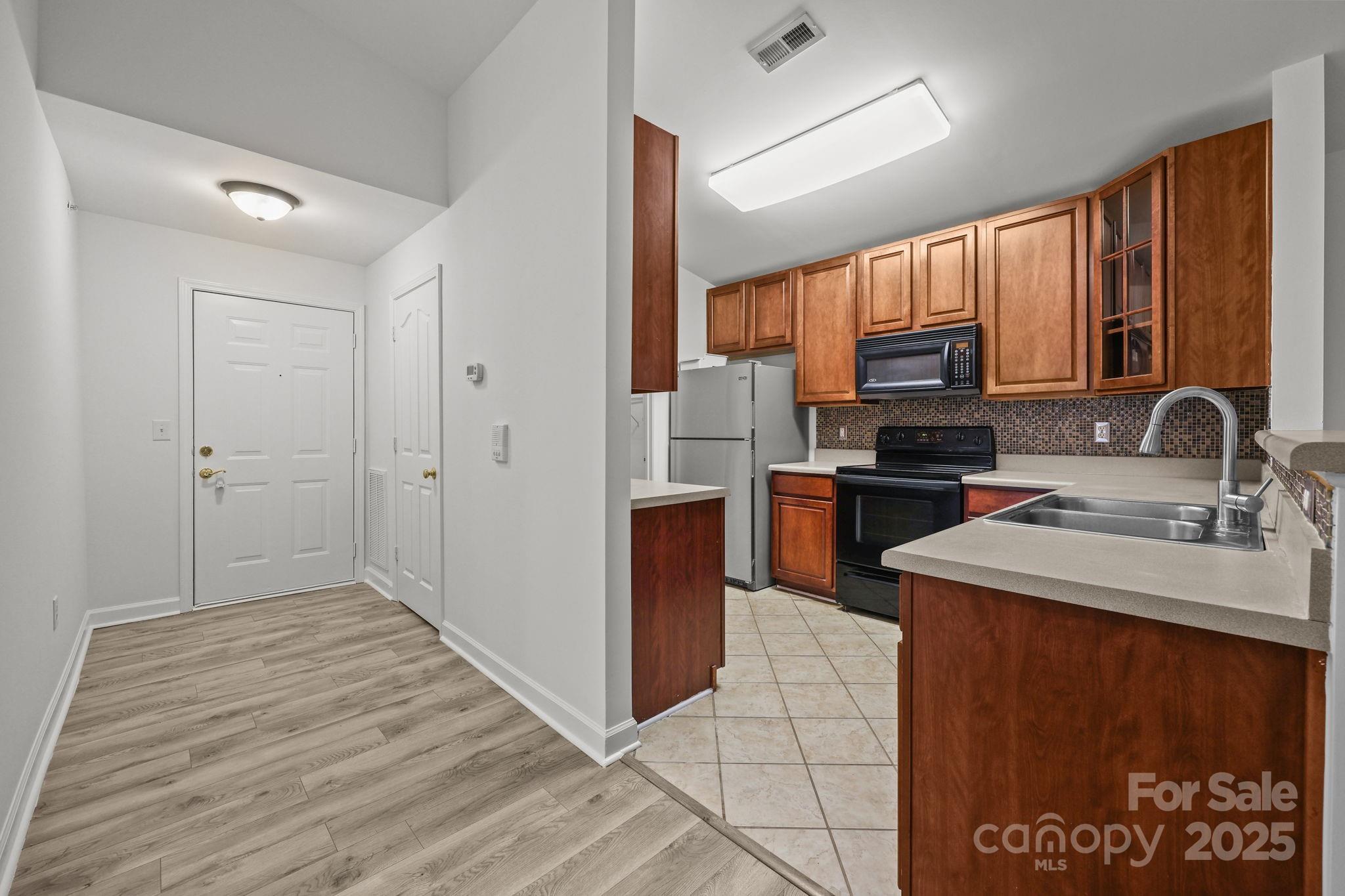 9950 Hyde Glen Court Property Photo 9