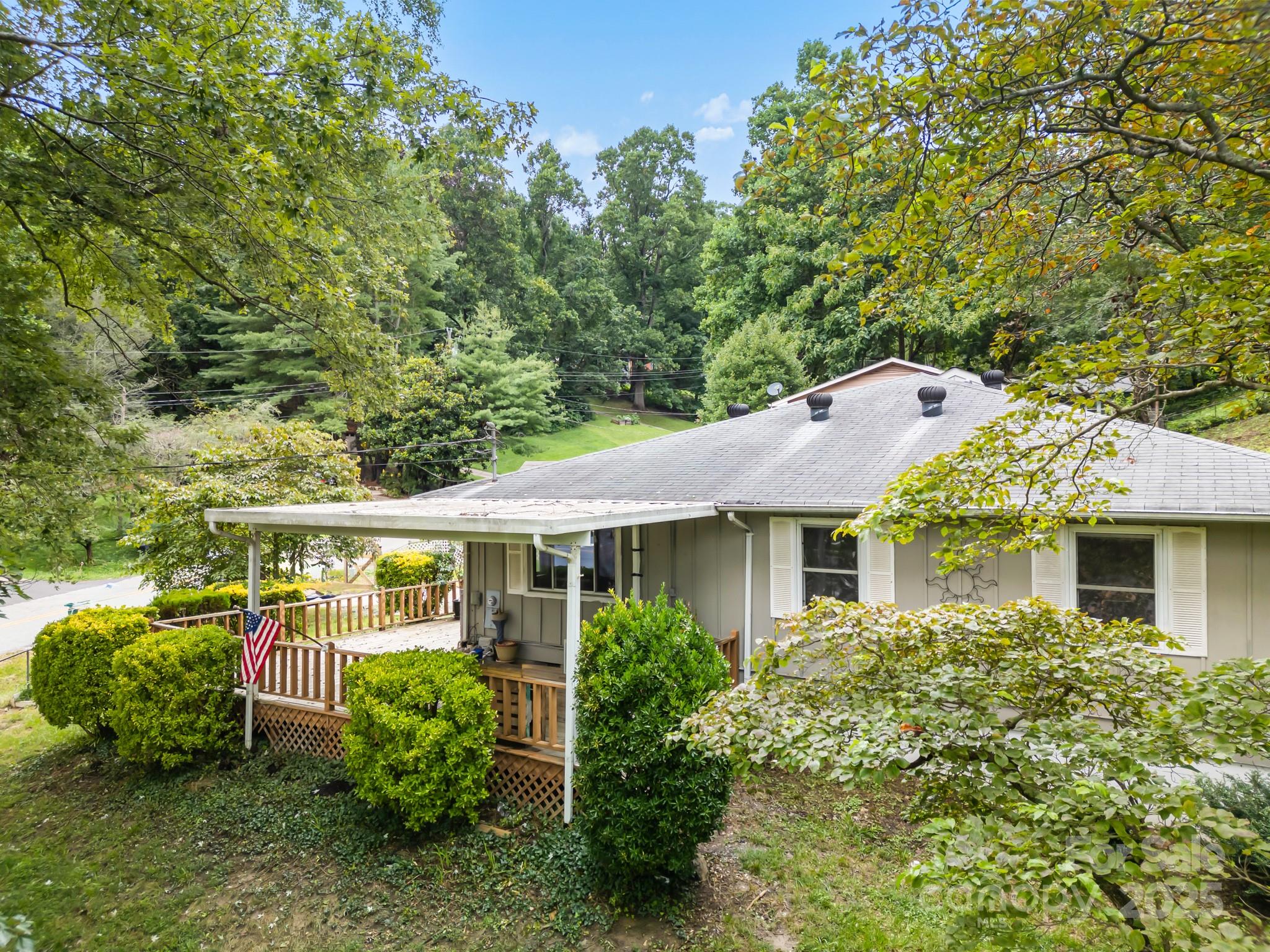 1 Eastcrest Drive Property Photo 2