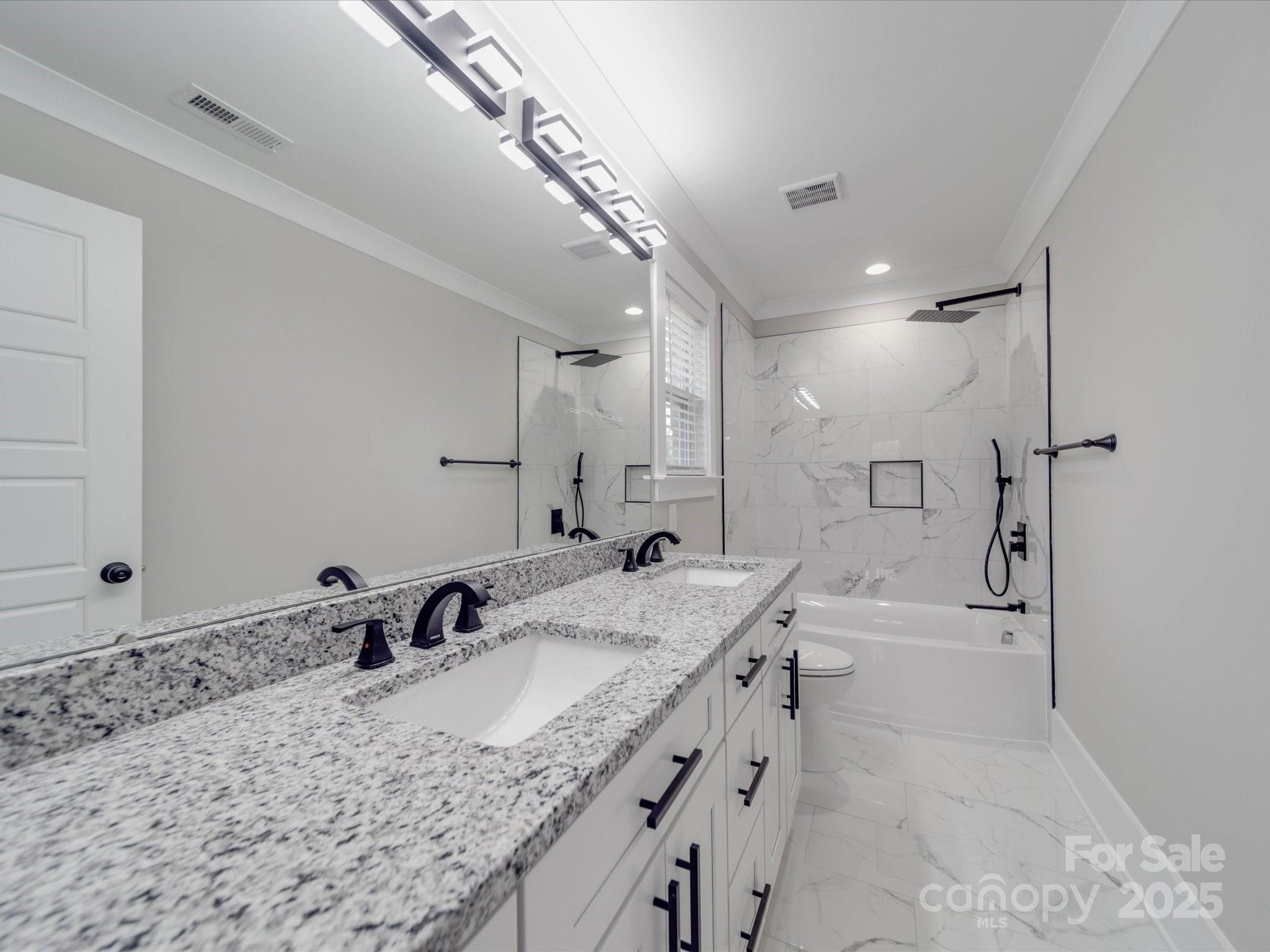 1107 Greenwood Street Property Photo 23