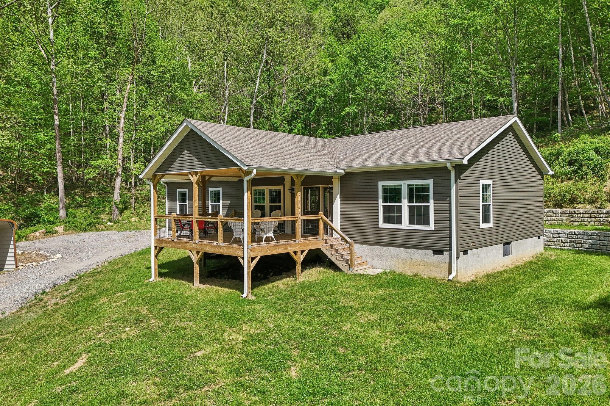 590 Willow Lane Property Photo 1