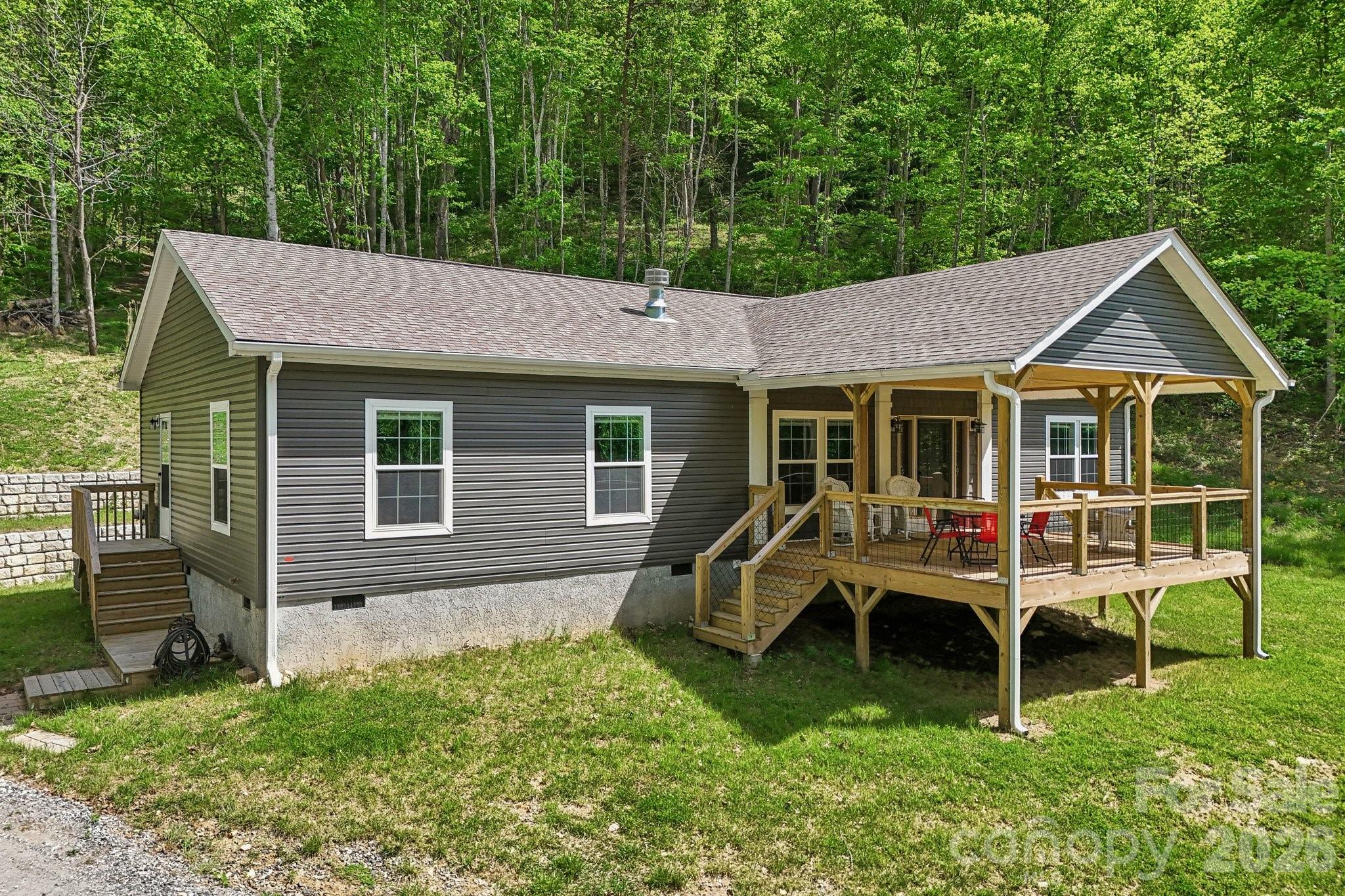 590 Willow Lane Property Photo 2