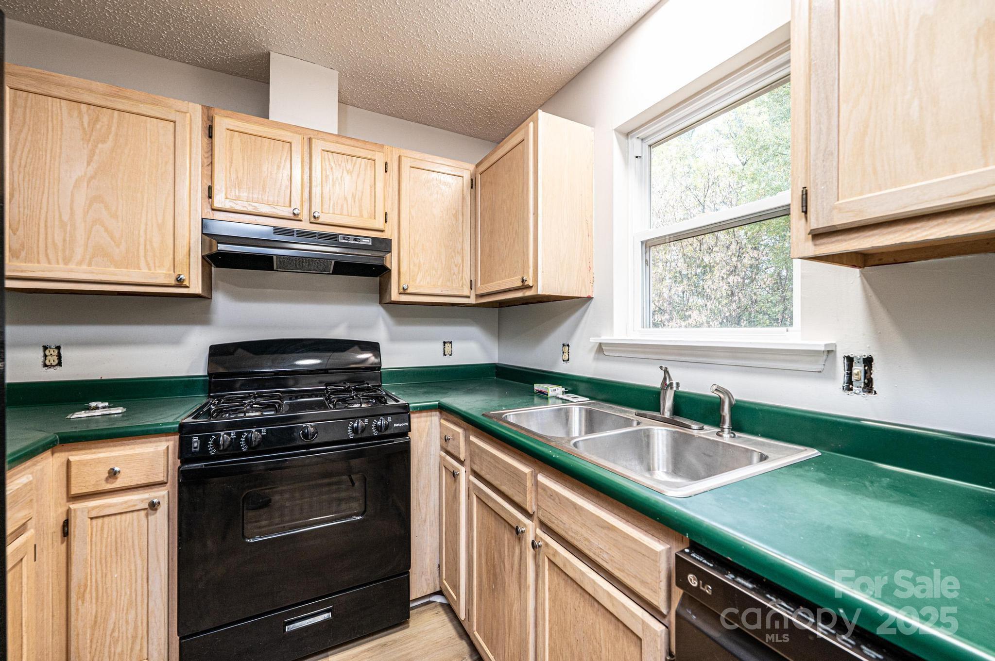 403 Forest Drive Property Photo 5