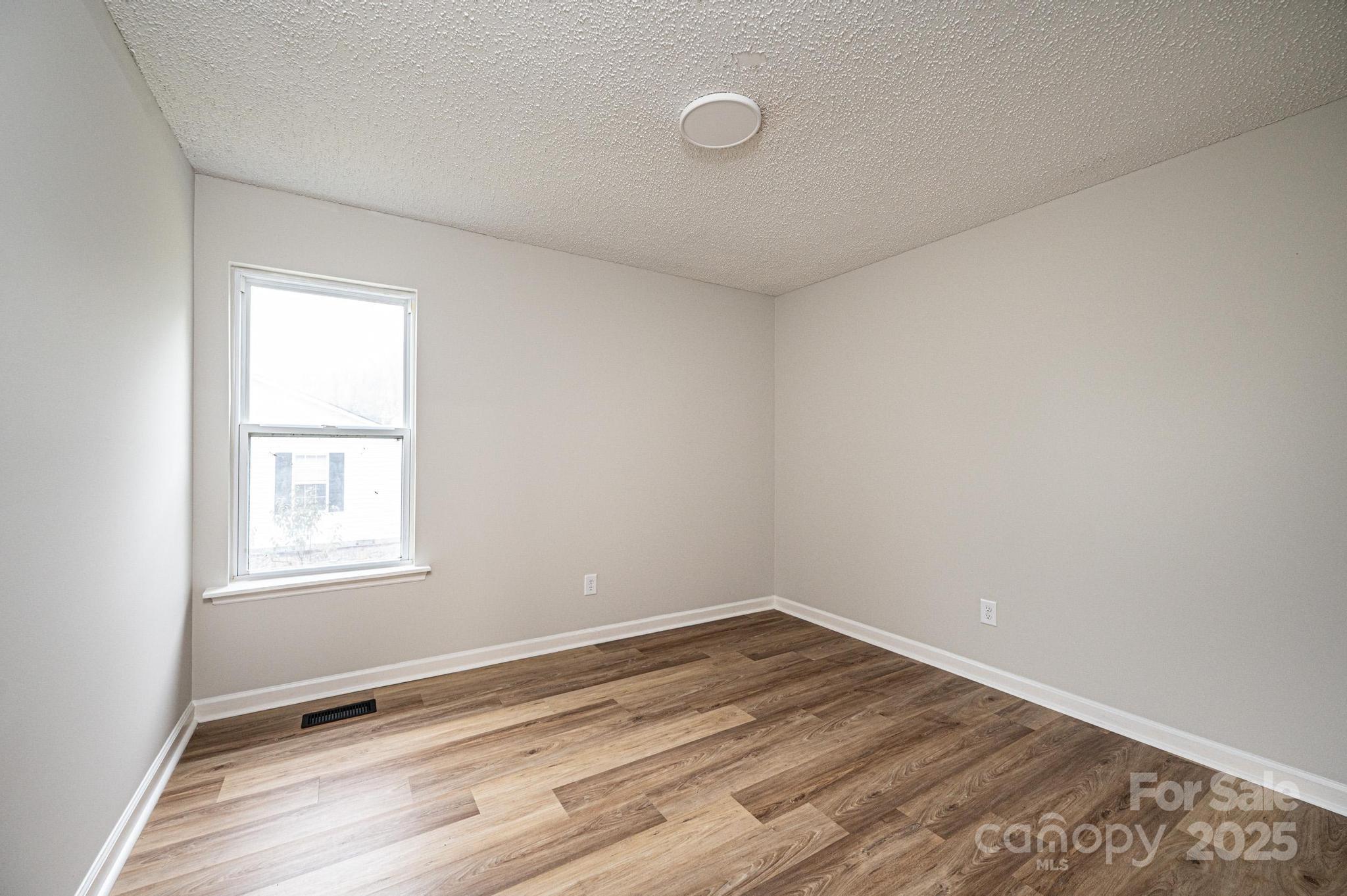 403 Forest Drive Property Photo 9