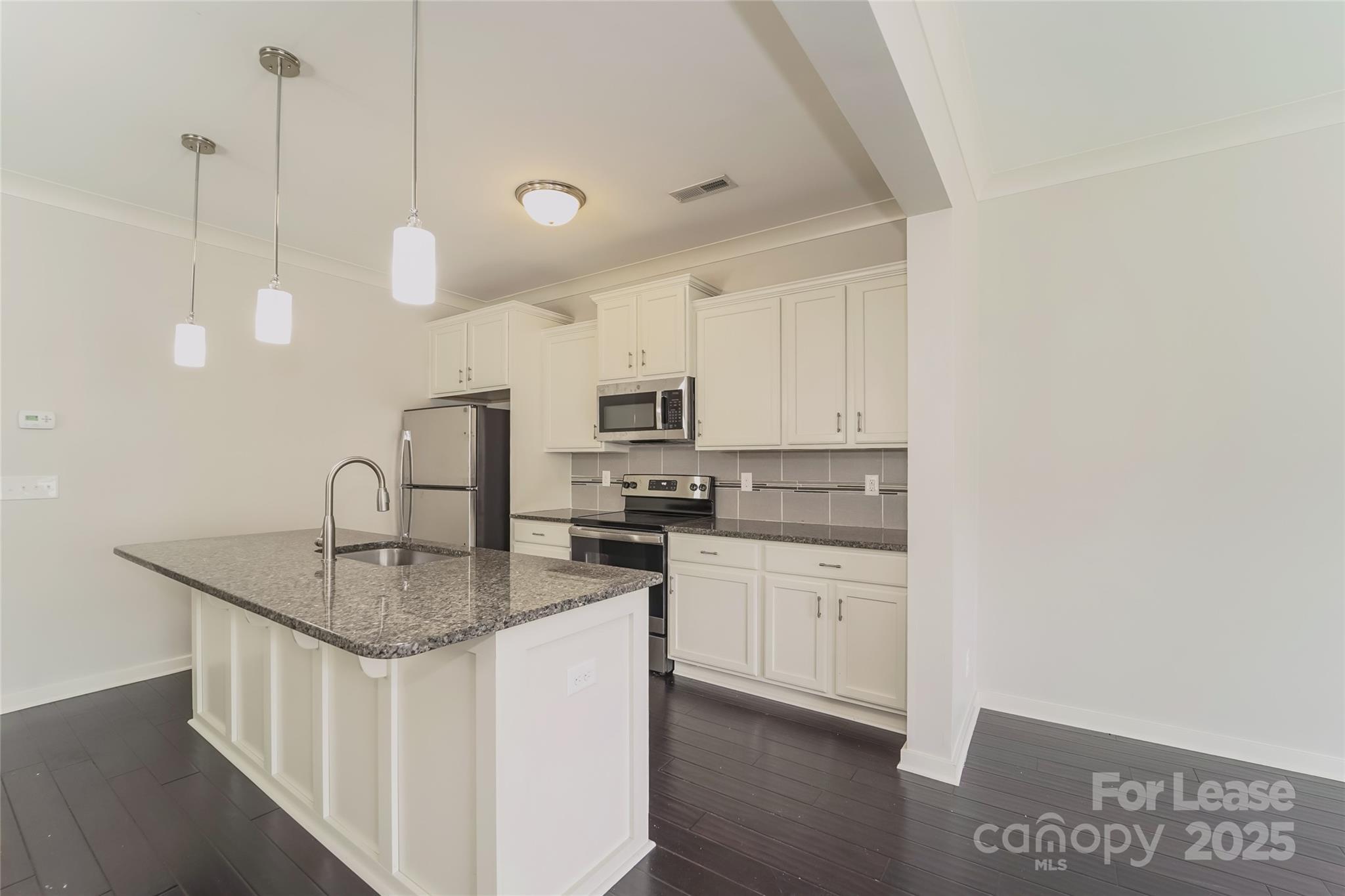 8043 Gleen Oak Lane Property Photo 9