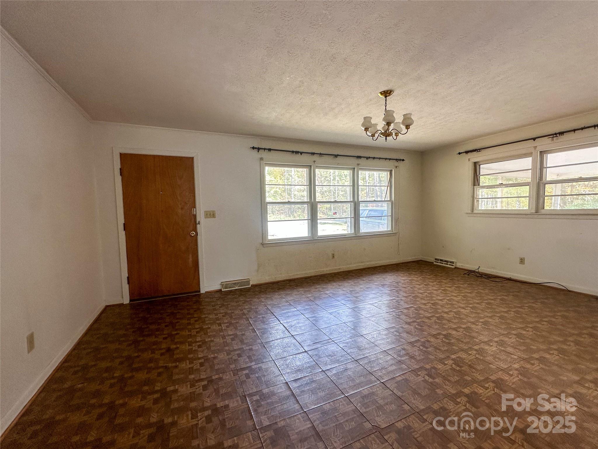 1910 Midwood Drive Property Photo 3