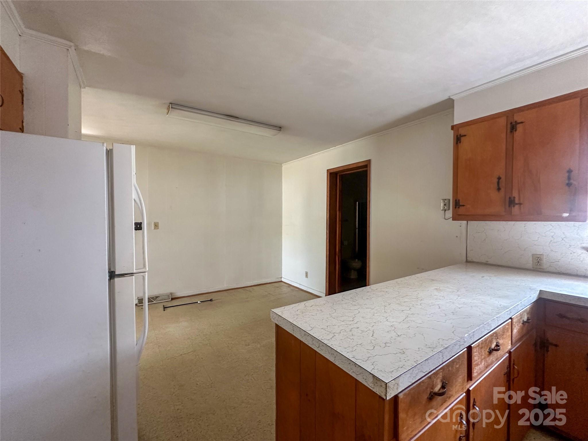 1910 Midwood Drive Property Photo 5