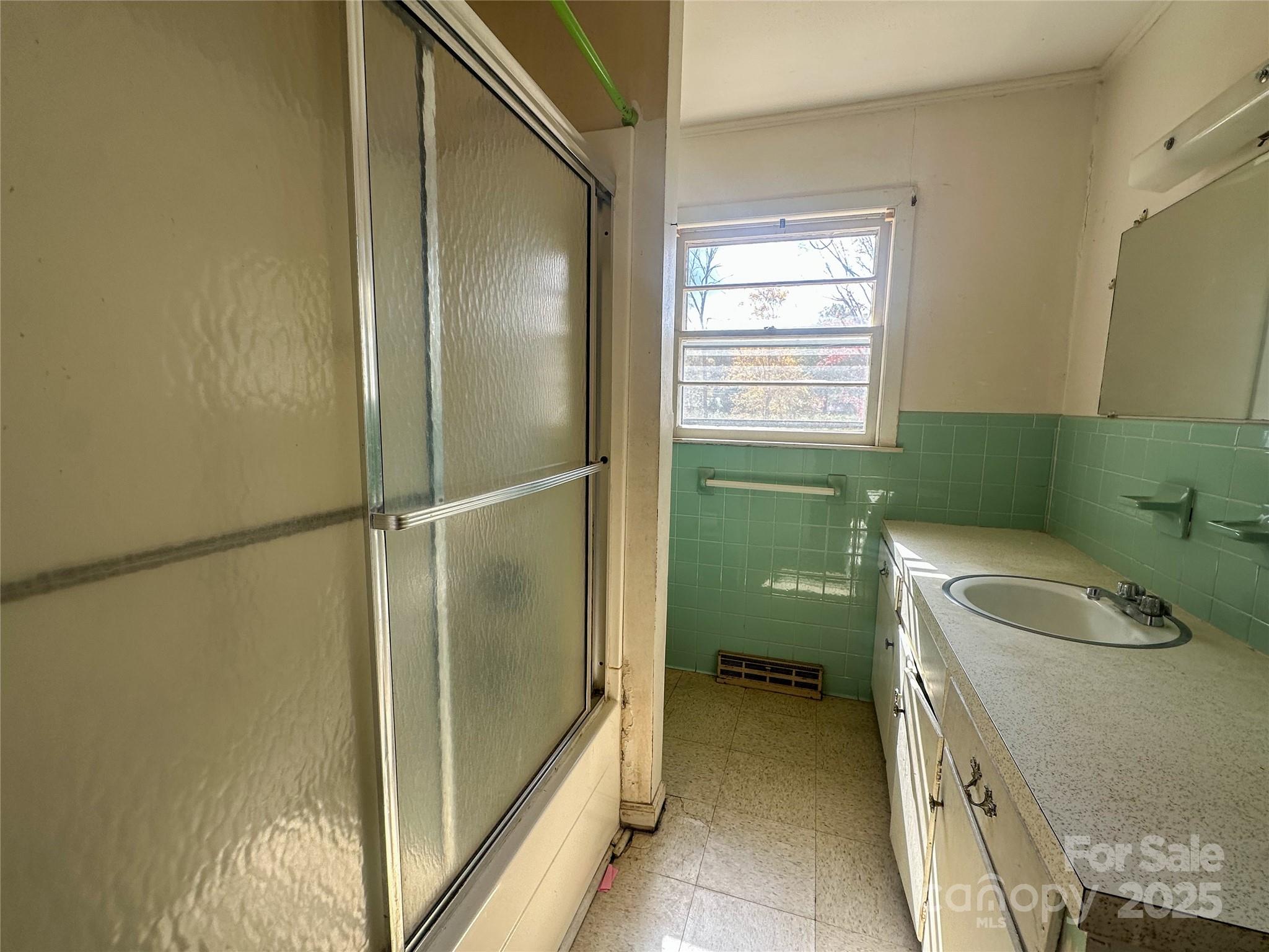 1910 Midwood Drive Property Photo 6