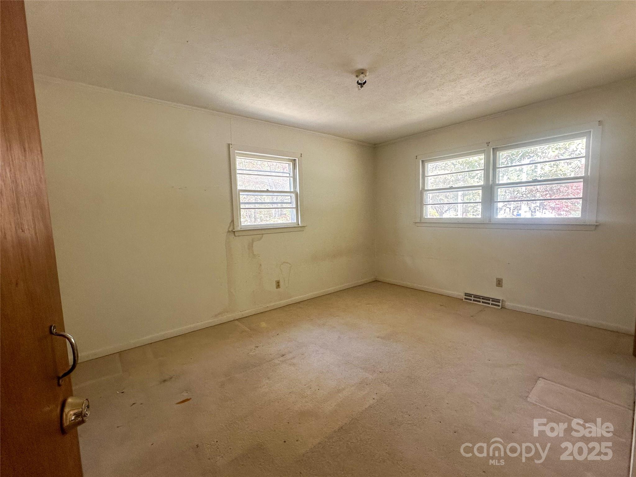 1910 Midwood Drive Property Photo 7