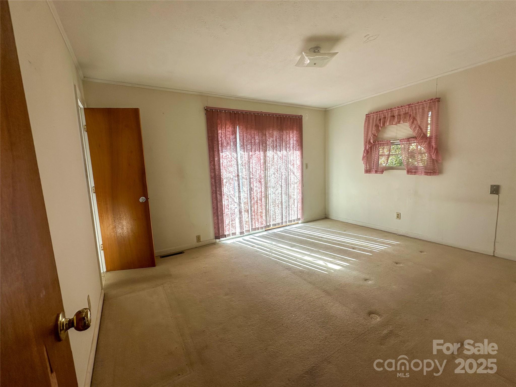 1910 Midwood Drive Property Photo 8