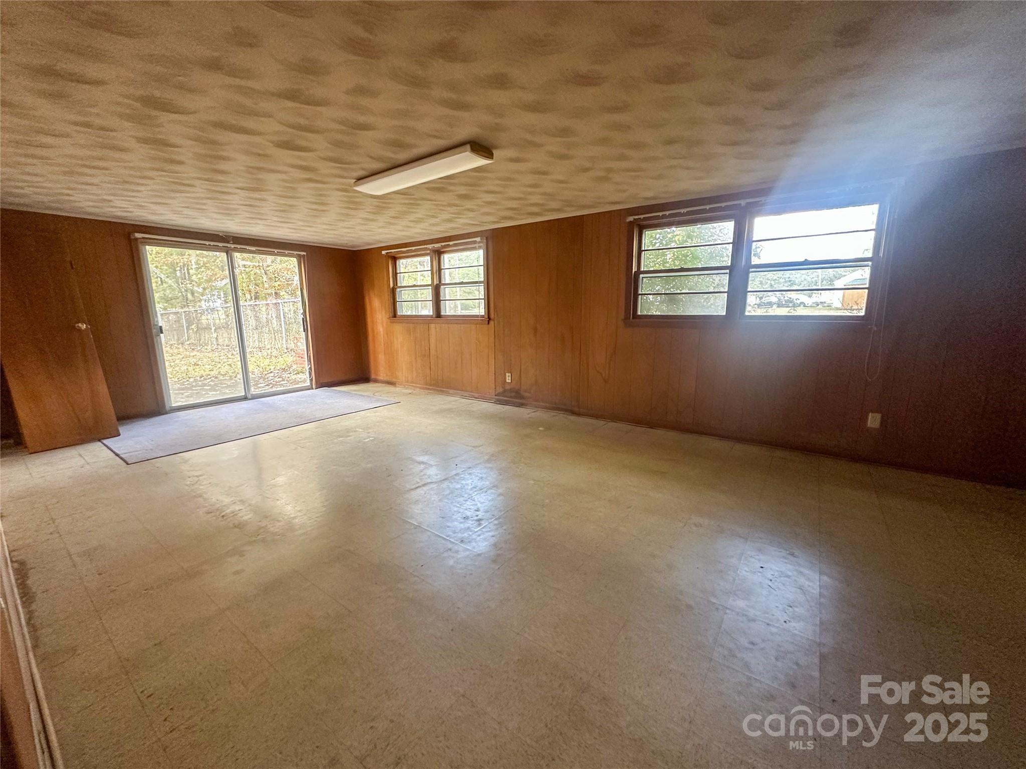 1910 Midwood Drive Property Photo 10