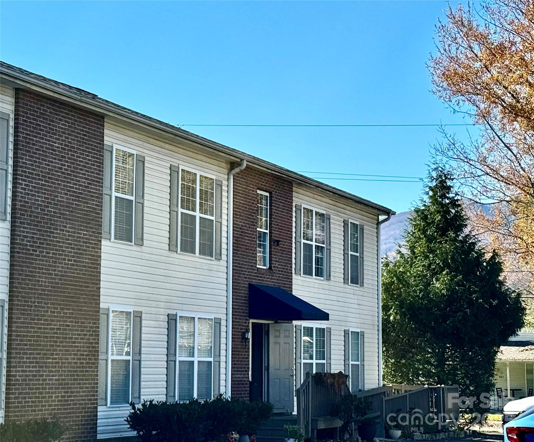 237 Camelot Drive B Property Photo 1