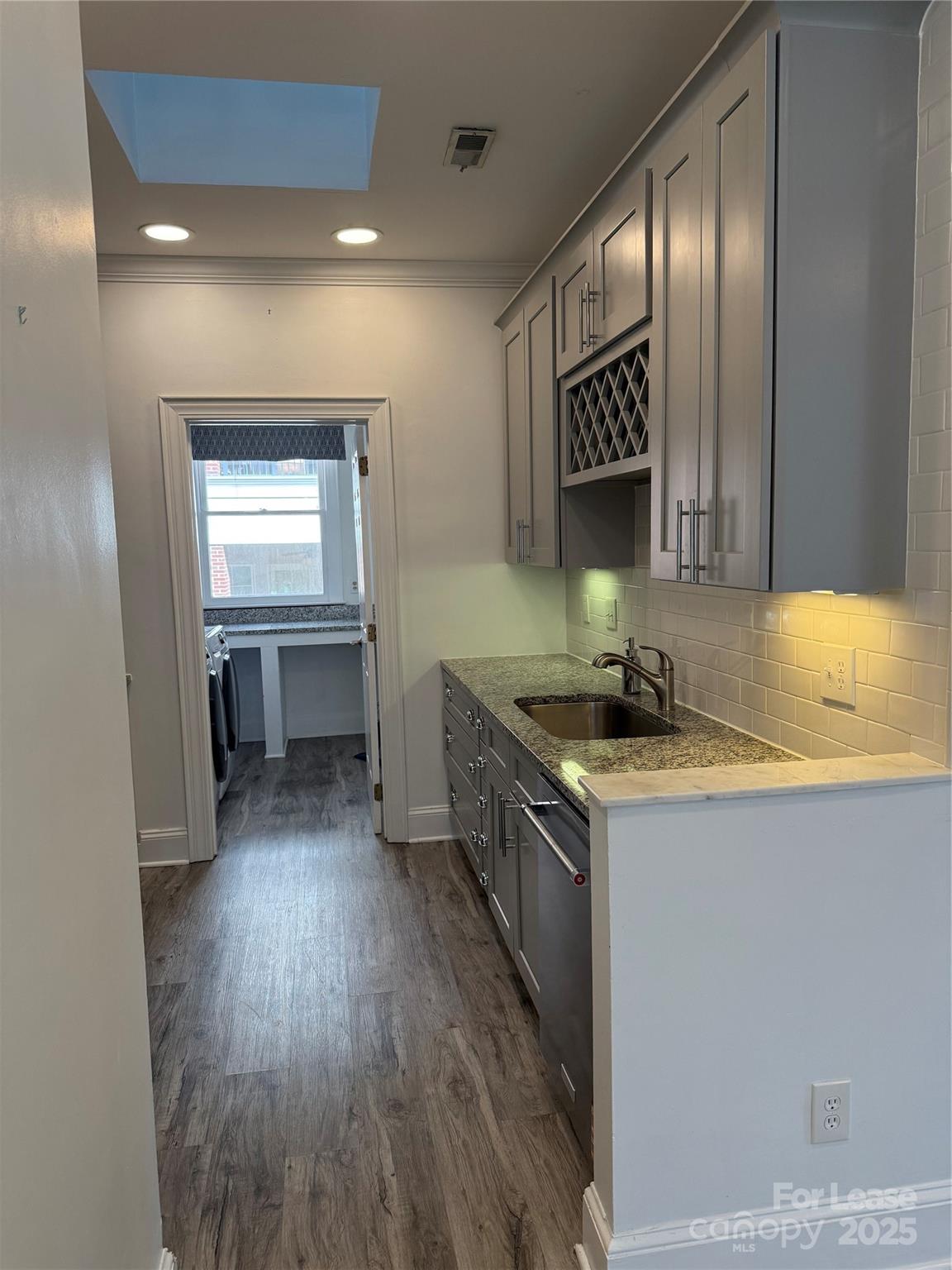 2315 Selwyn Avenue I Property Photo 4