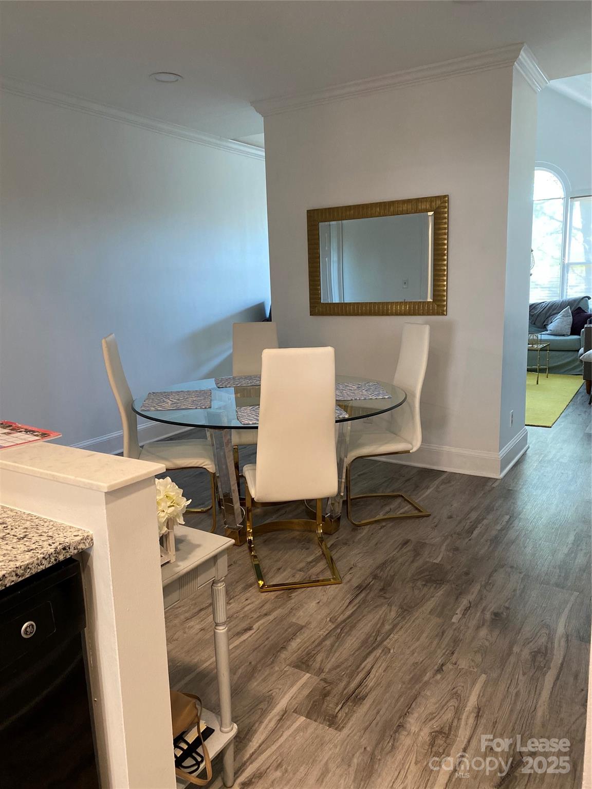 2315 Selwyn Avenue I Property Photo 5