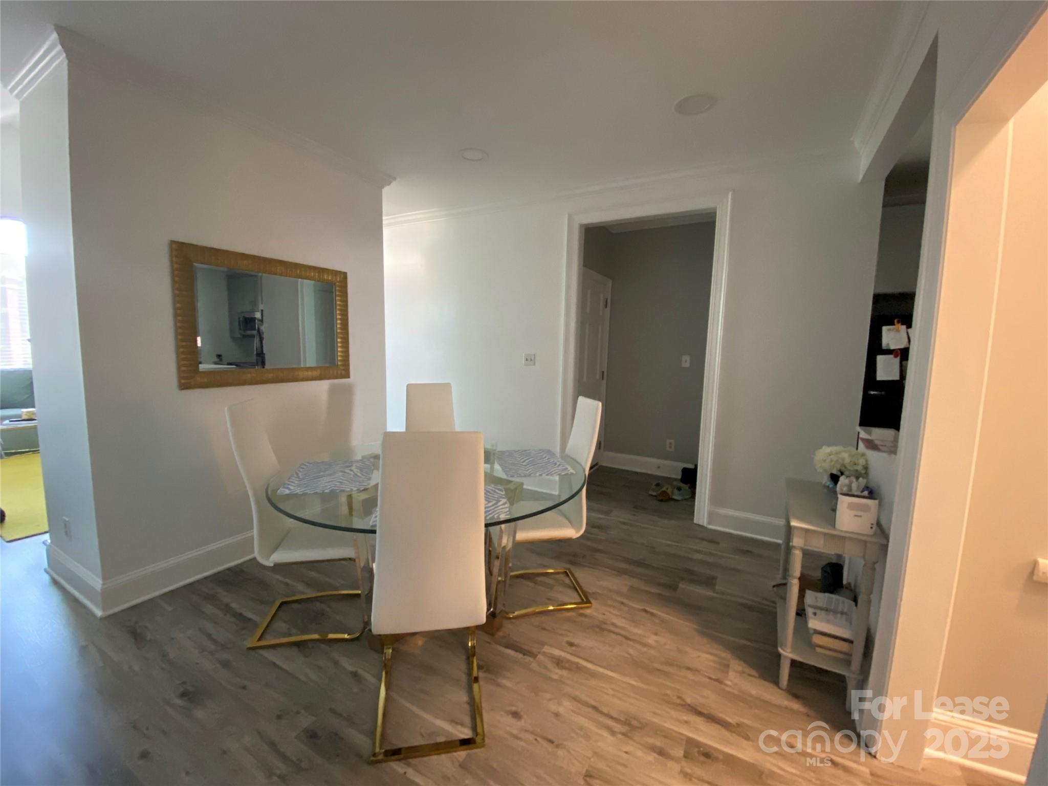 2315 Selwyn Avenue I Property Photo 6