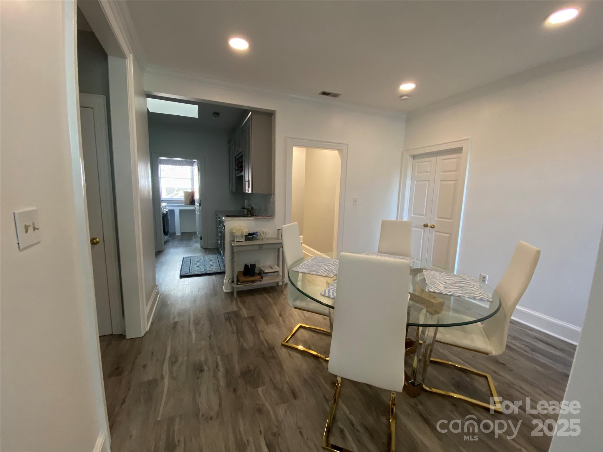 2315 Selwyn Avenue I Property Photo 7