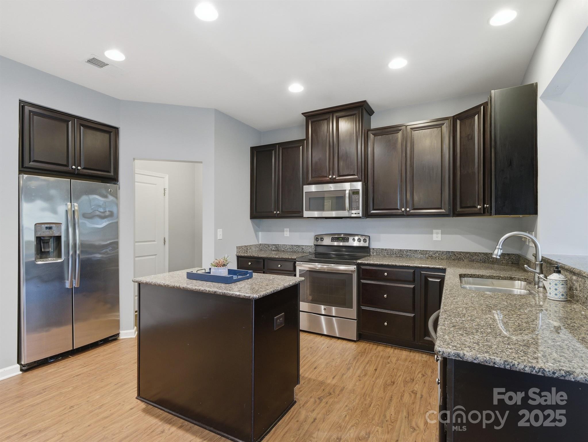 5005 Eddystone Lane Property Photo 12