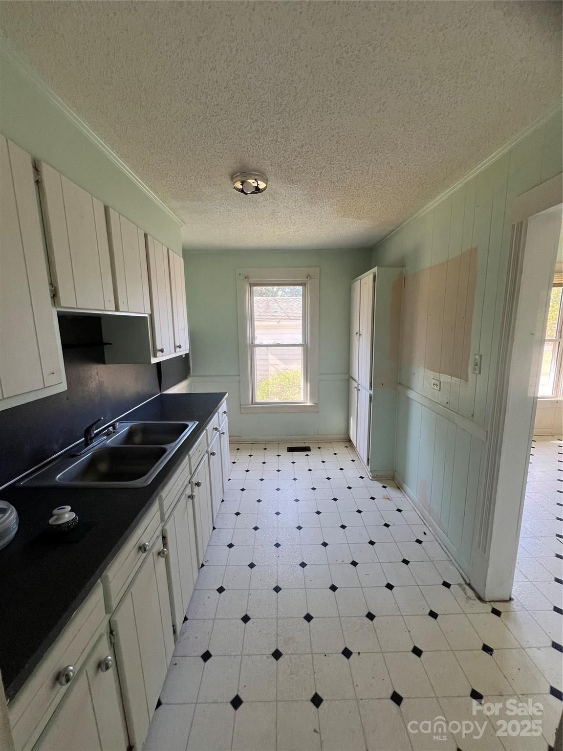 805 W Church Street Property Photo 3