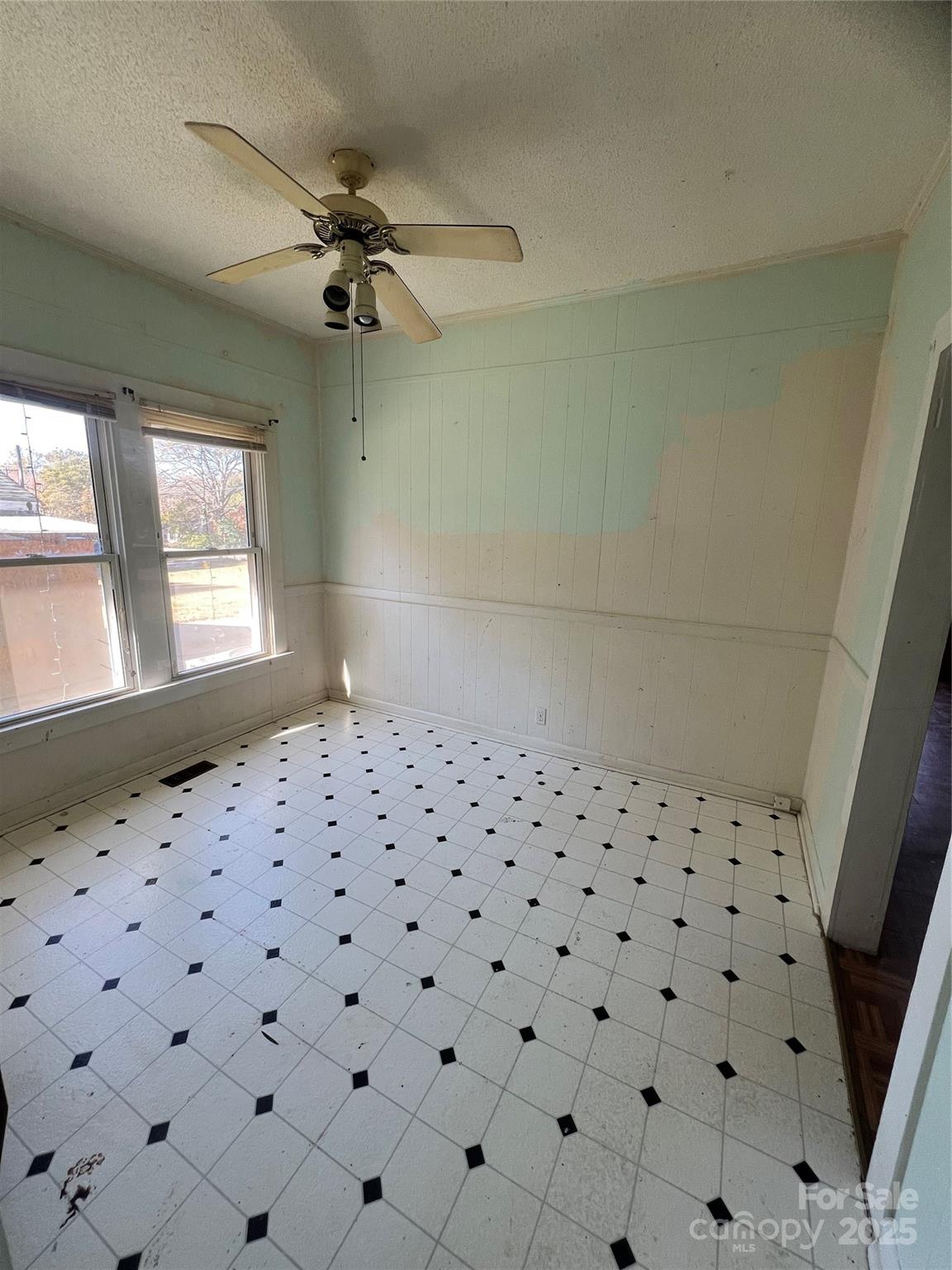 805 W Church Street Property Photo 5