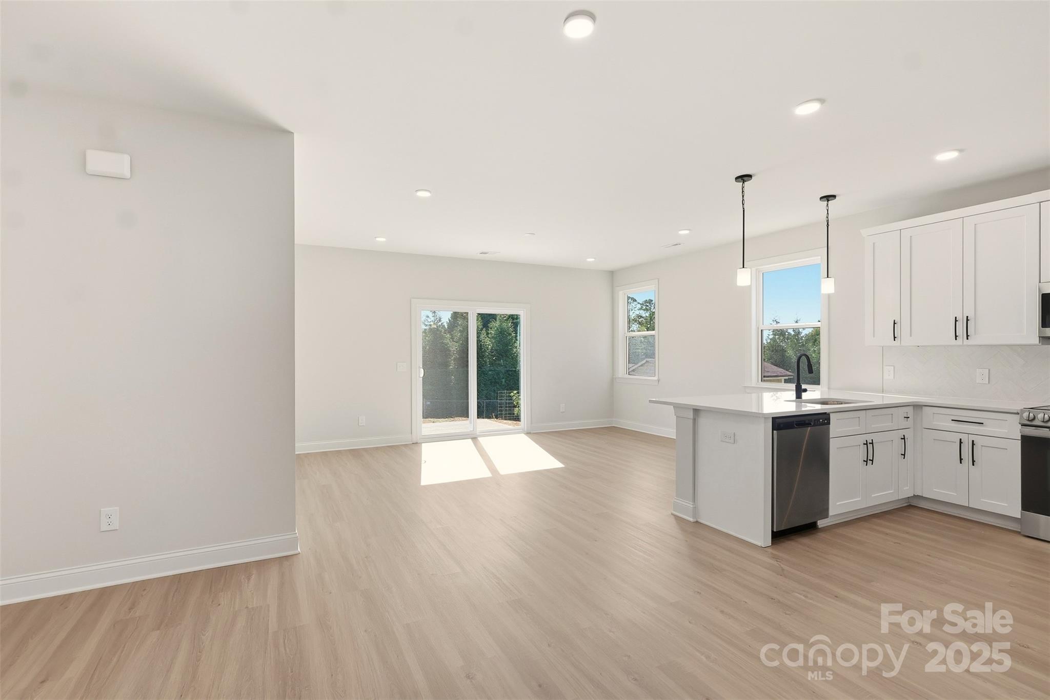 8 Colonial Avenue Property Photo 4