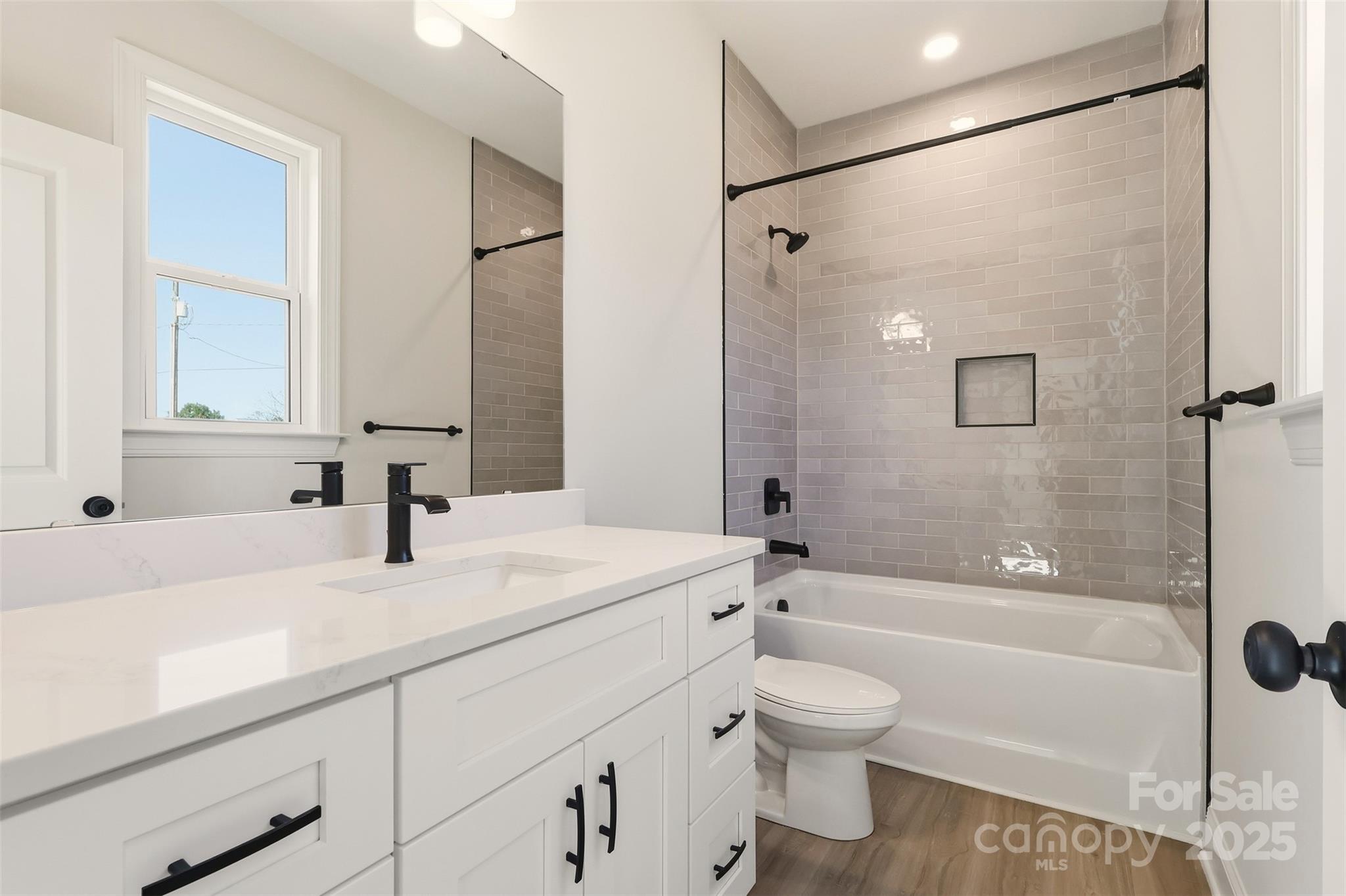 8 Colonial Avenue Property Photo 16