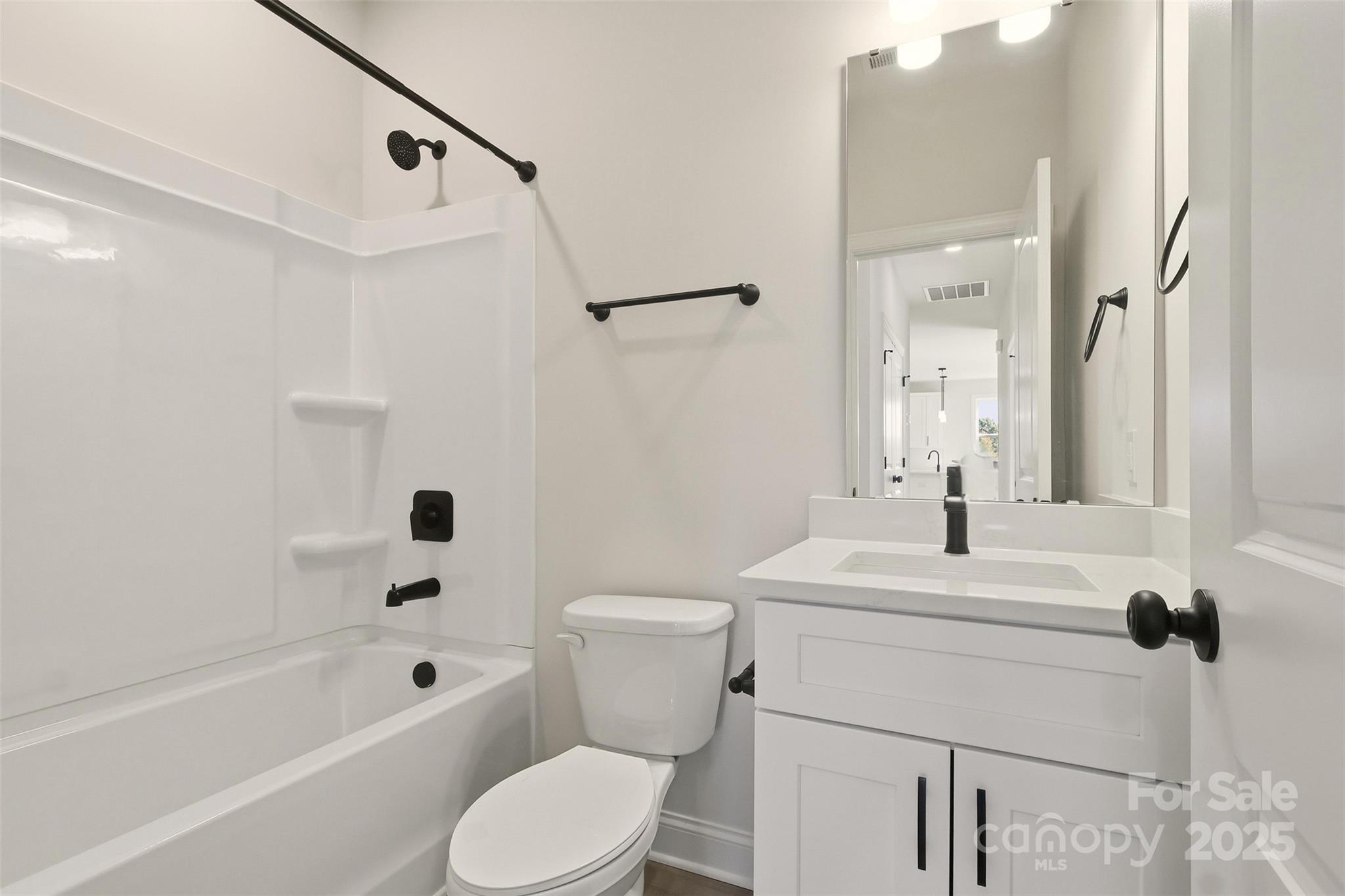 8 Colonial Avenue Property Photo 22