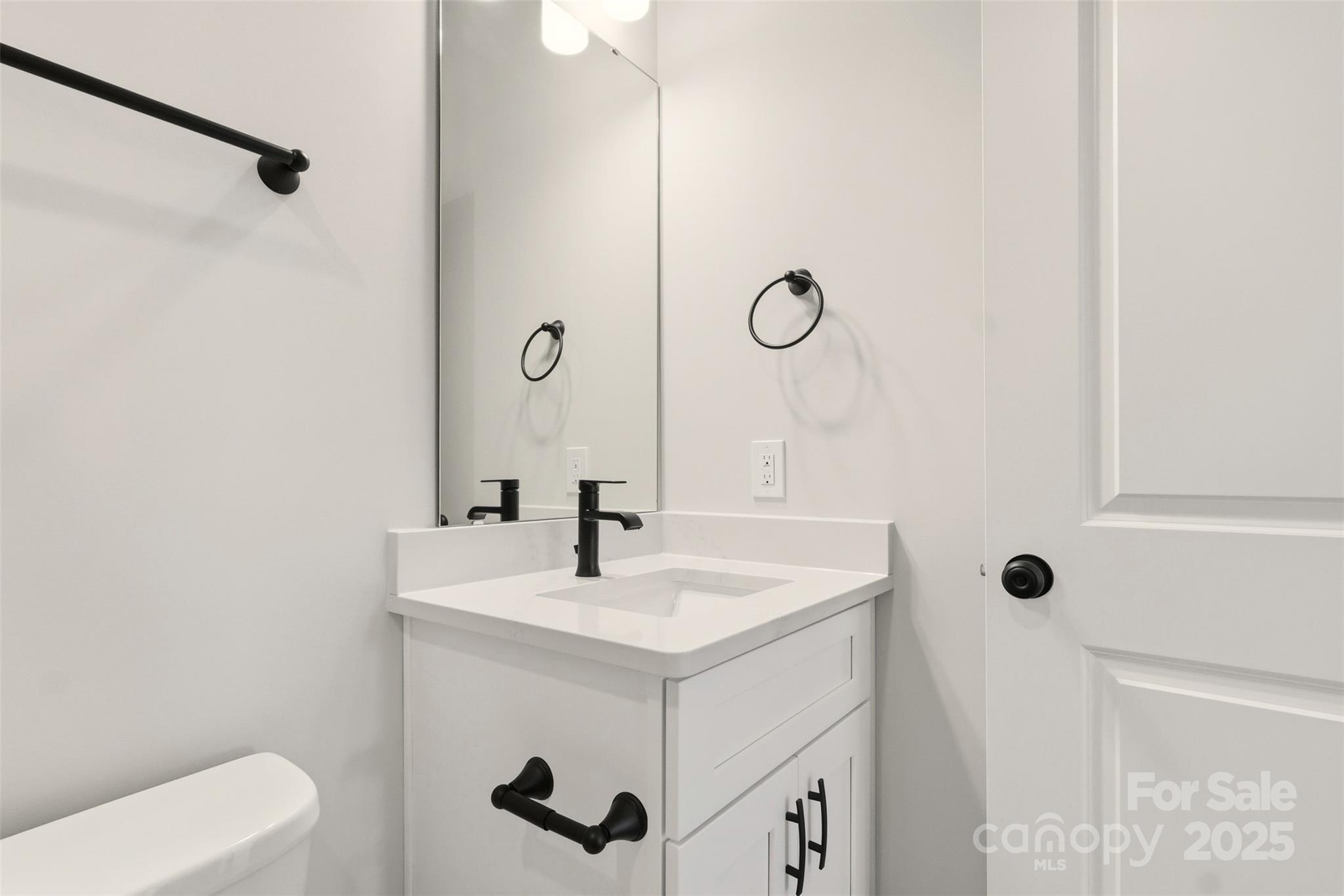 8 Colonial Avenue Property Photo 23