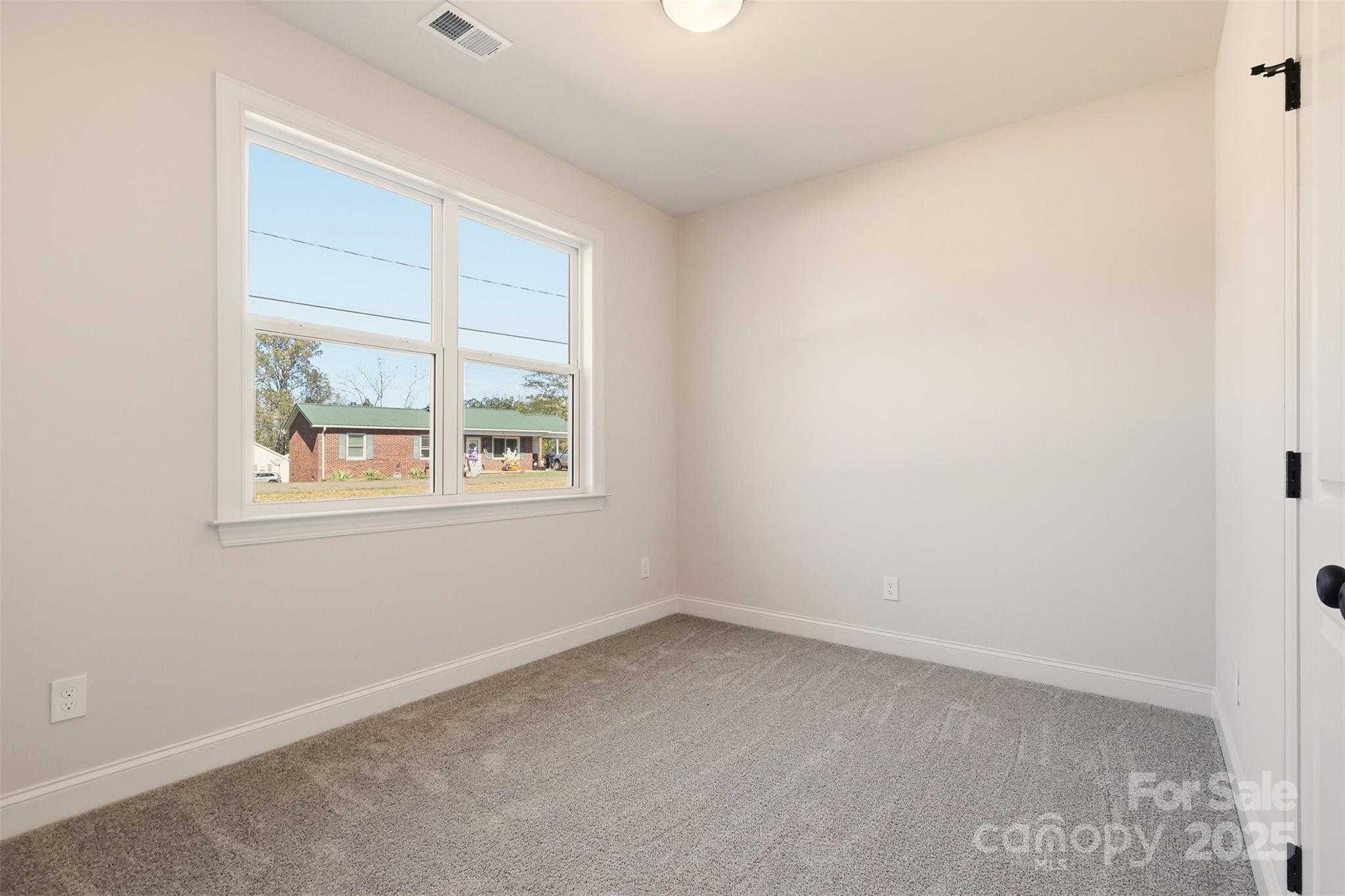 8 Colonial Avenue Property Photo 24