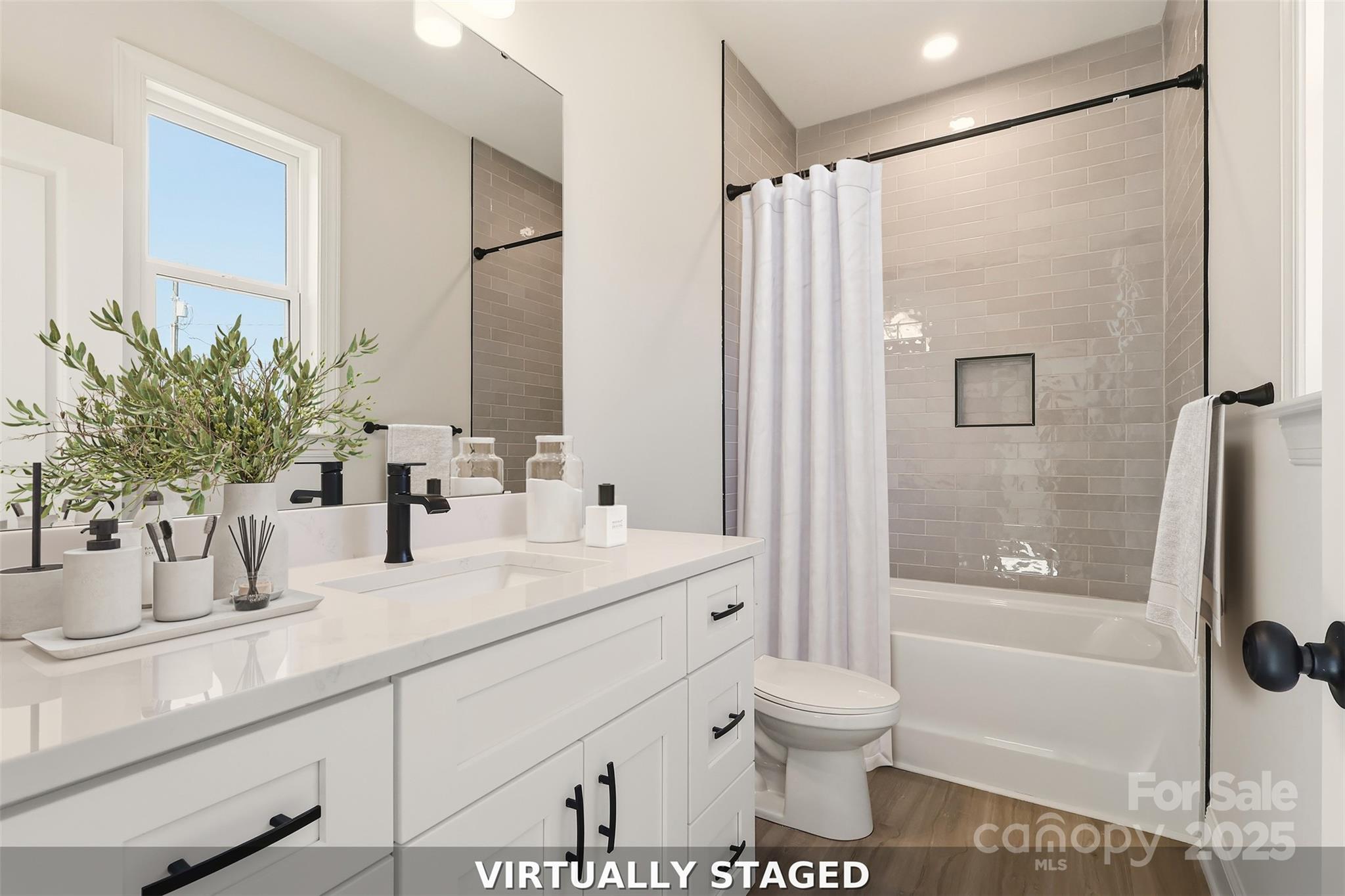 8 Colonial Avenue Property Photo 32