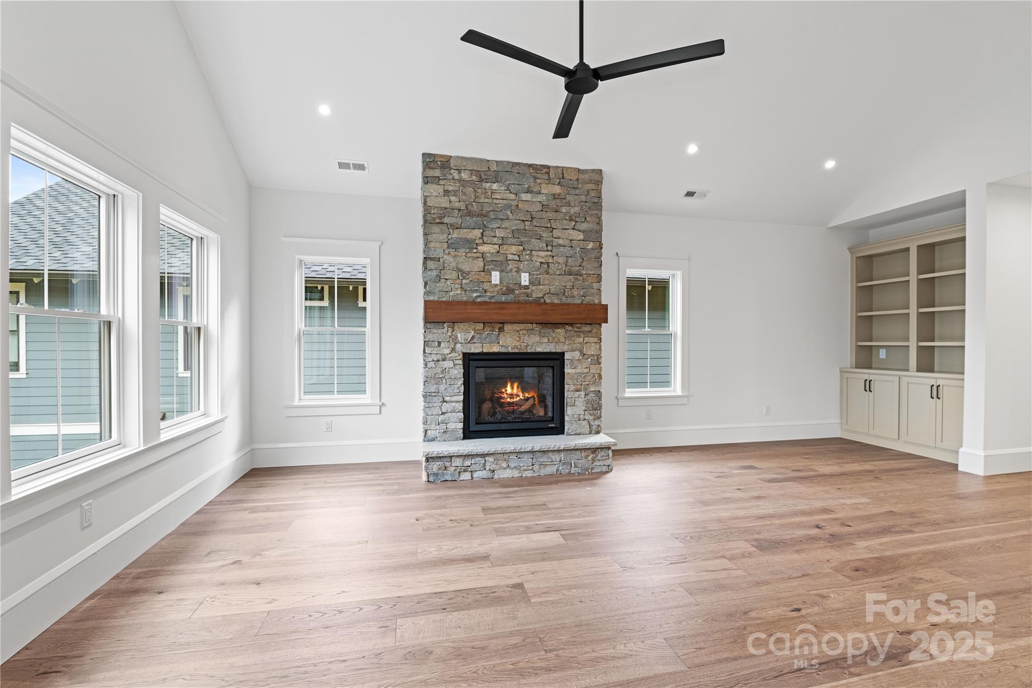 127 Creekside Valley Lane Property Photo 4