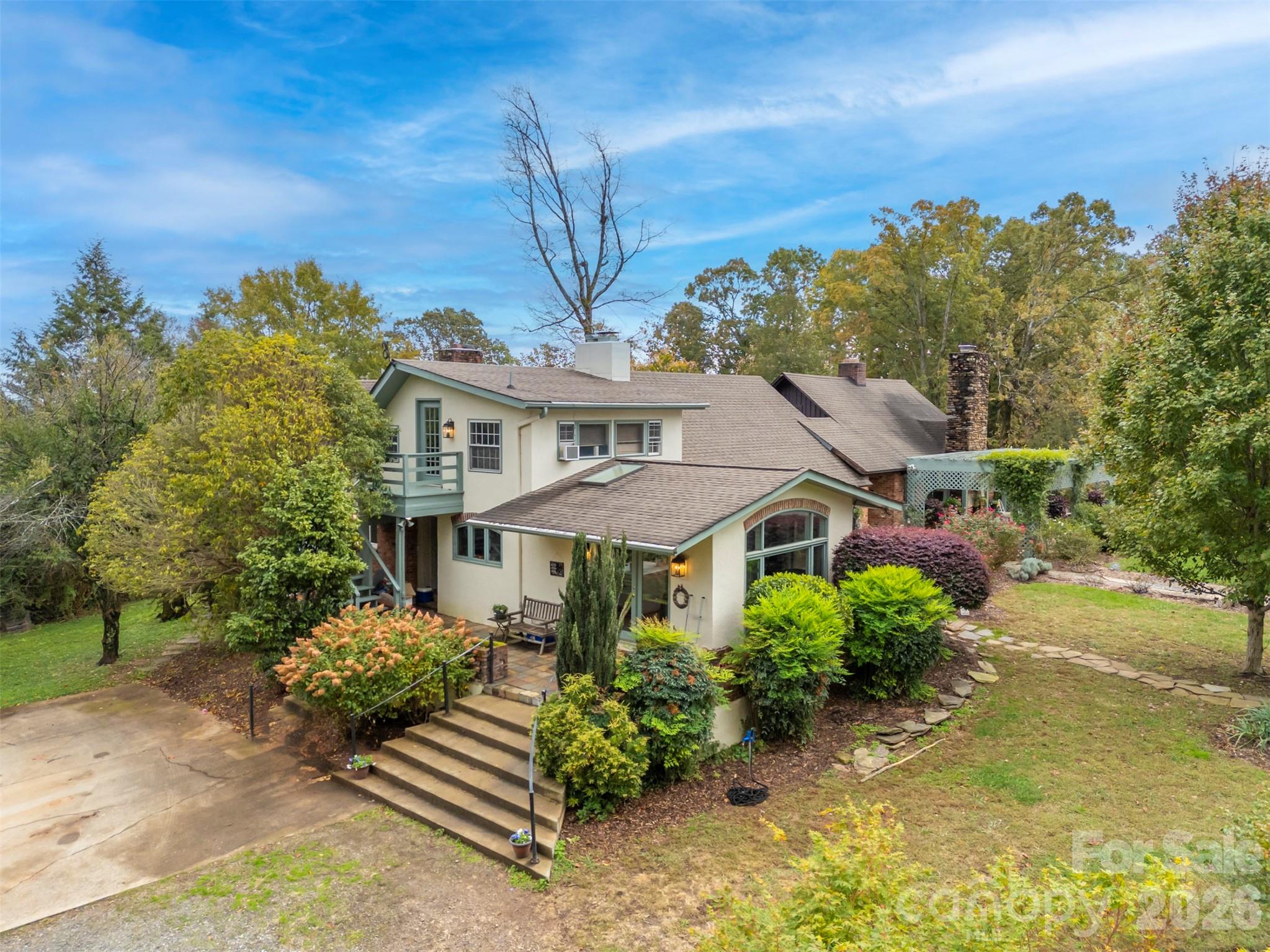 936 Golden Road Property Photo 1