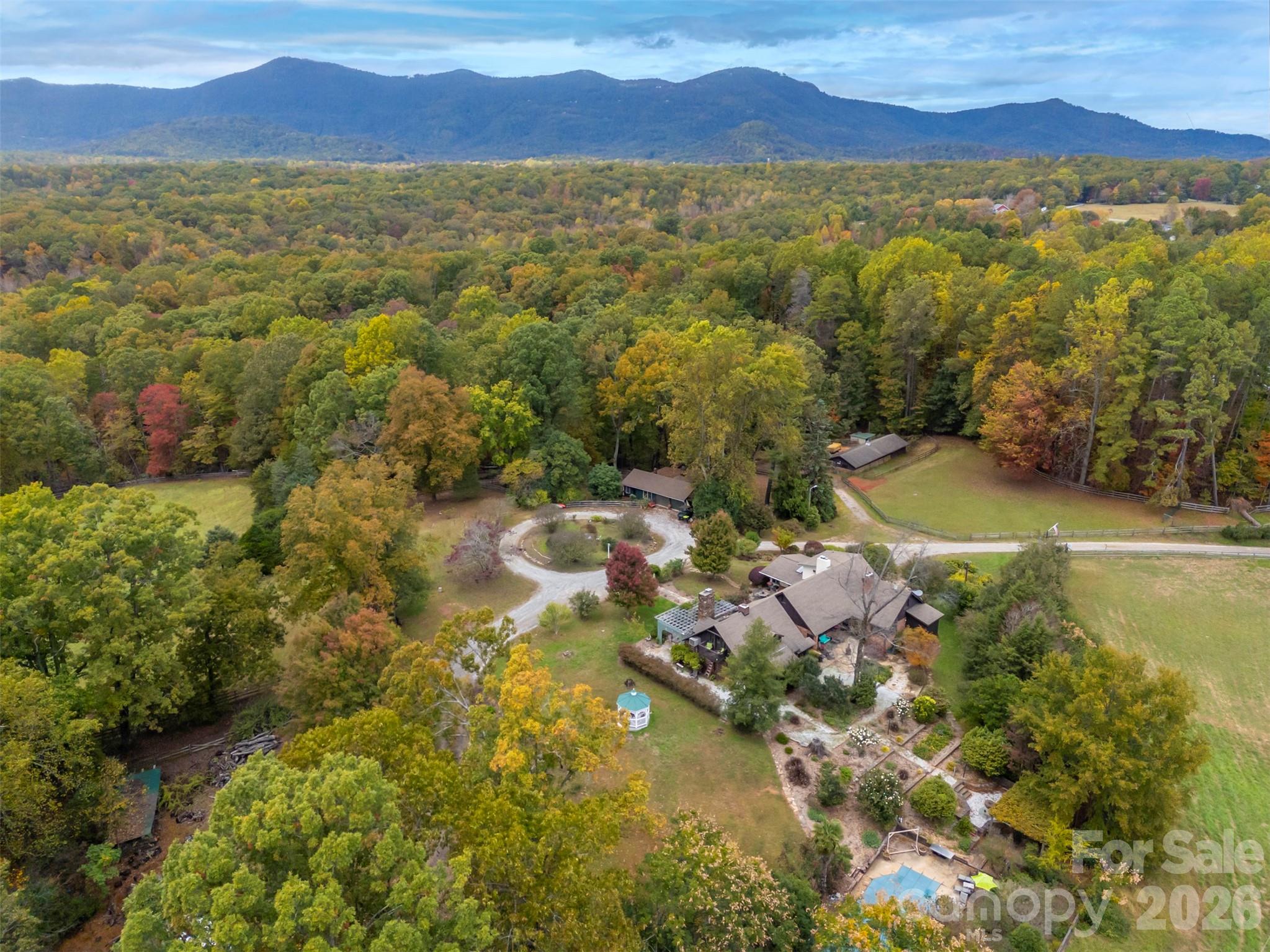 936 Golden Road Property Photo 3