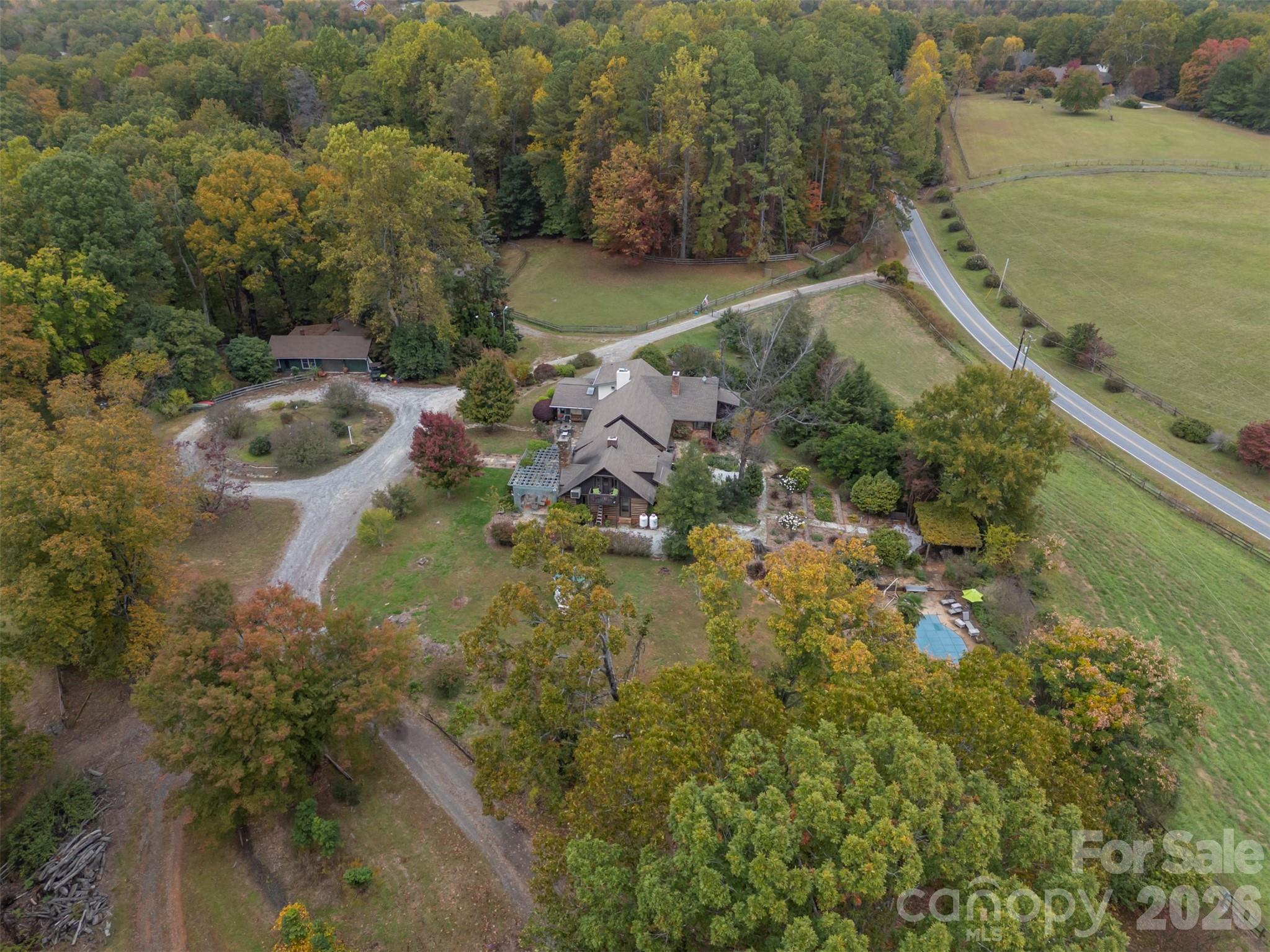 936 Golden Road Property Photo 4